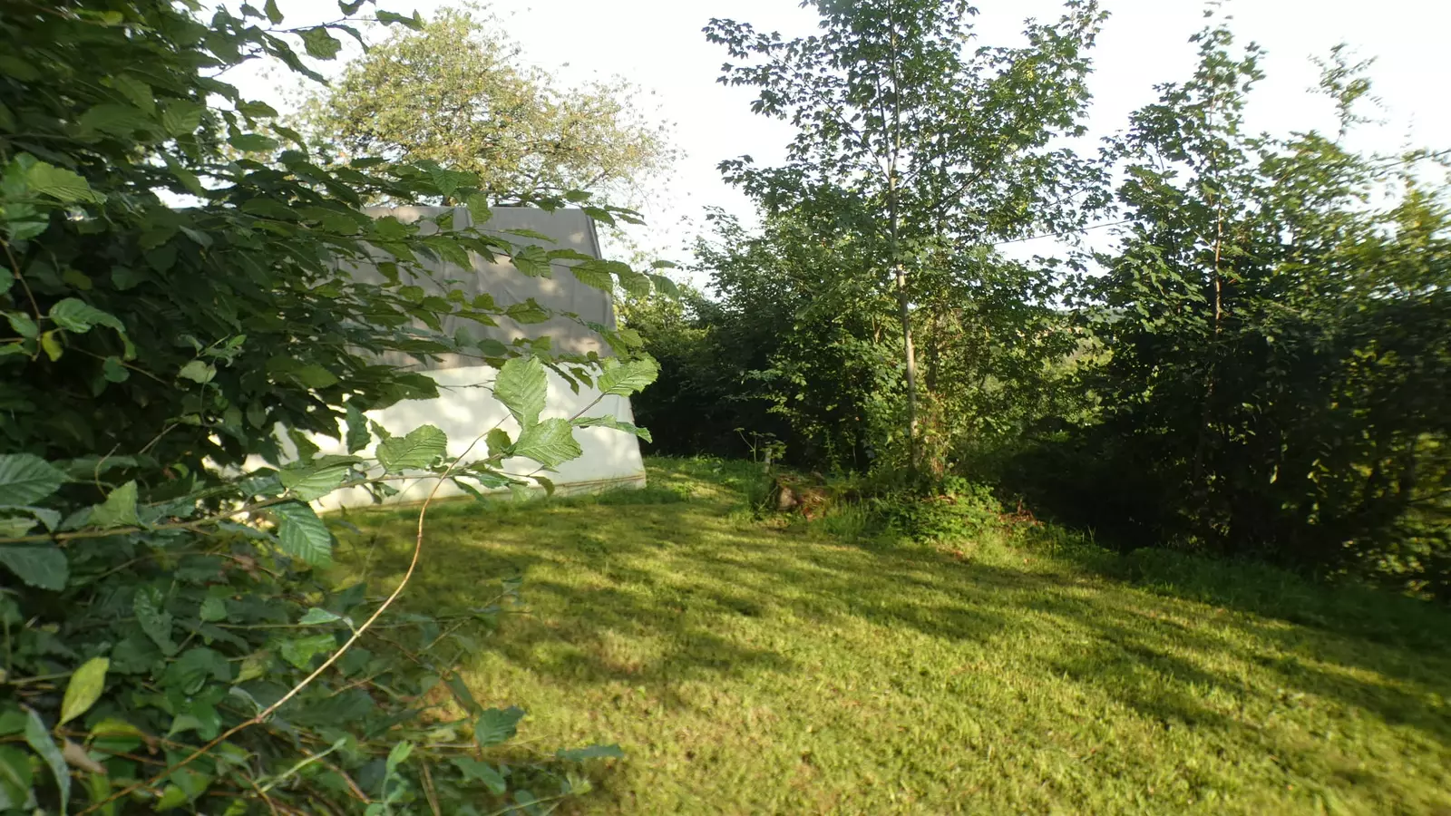 Tente-Bivouac dans un écrin de verdure