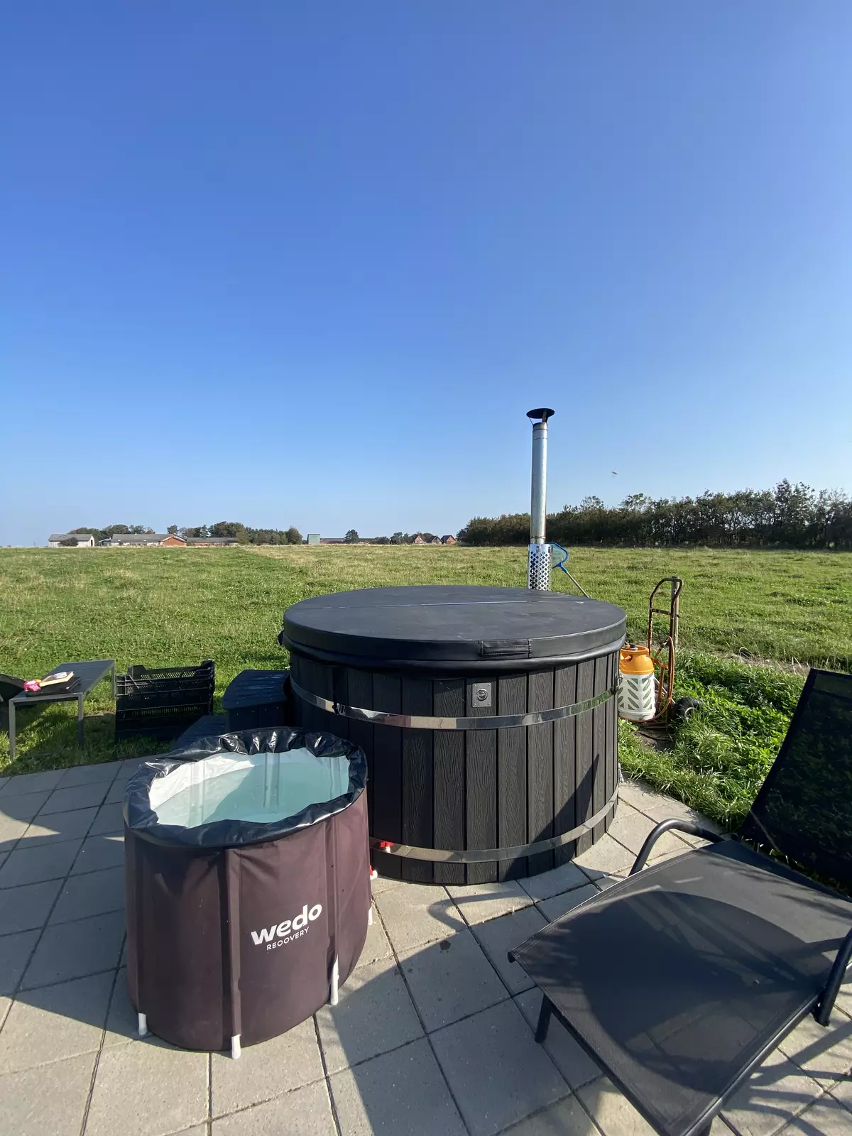 Enghytten med vildmarksbad