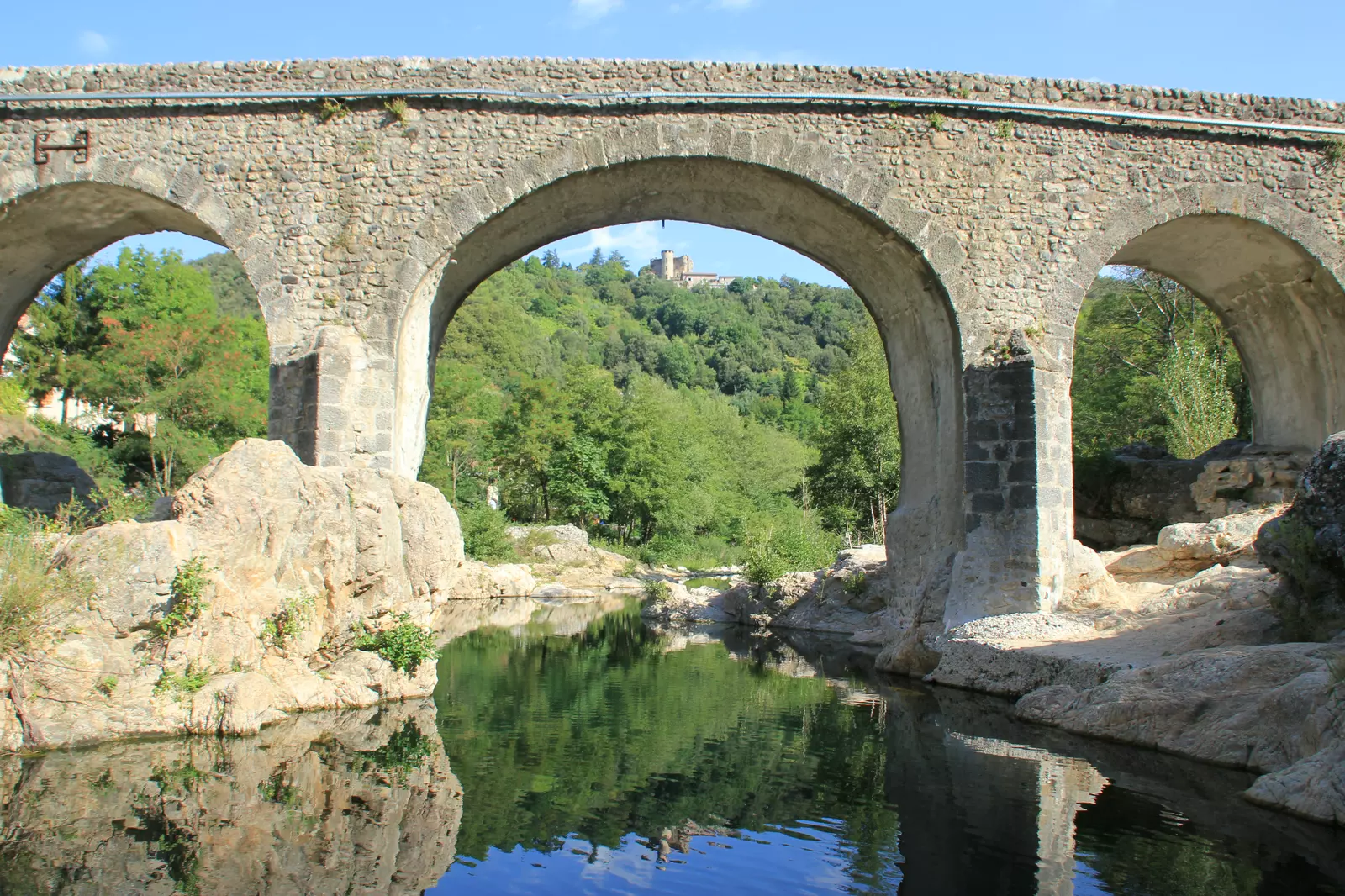 Mobil home 2 ou 3 chambres dans un cadre verdoyant