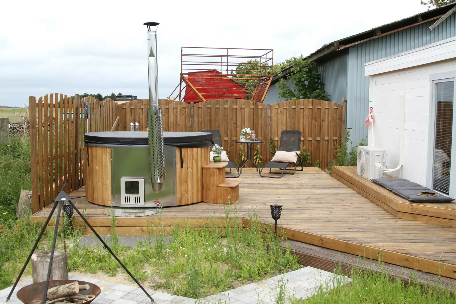 Enghytten med vildmarksbad