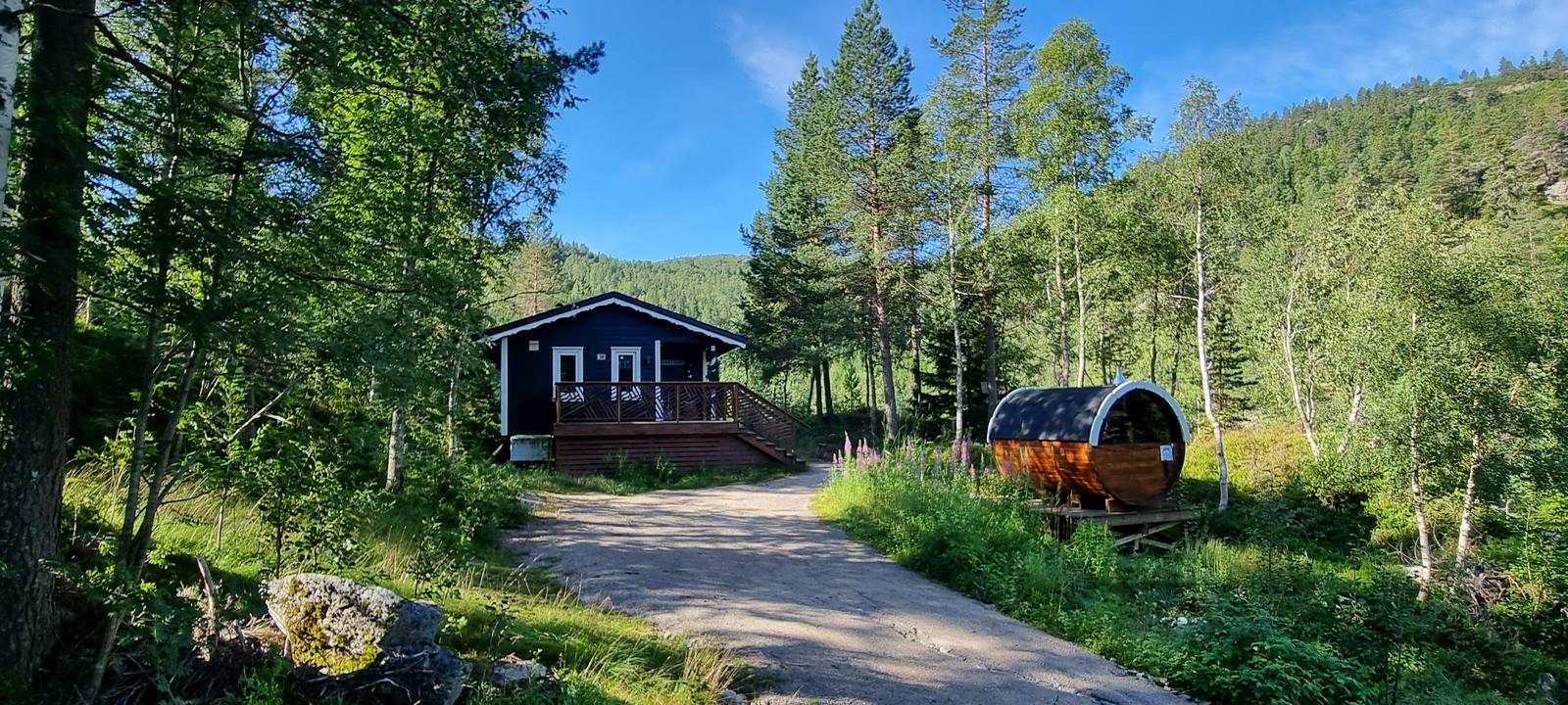 Hytte med tønnebadstue p