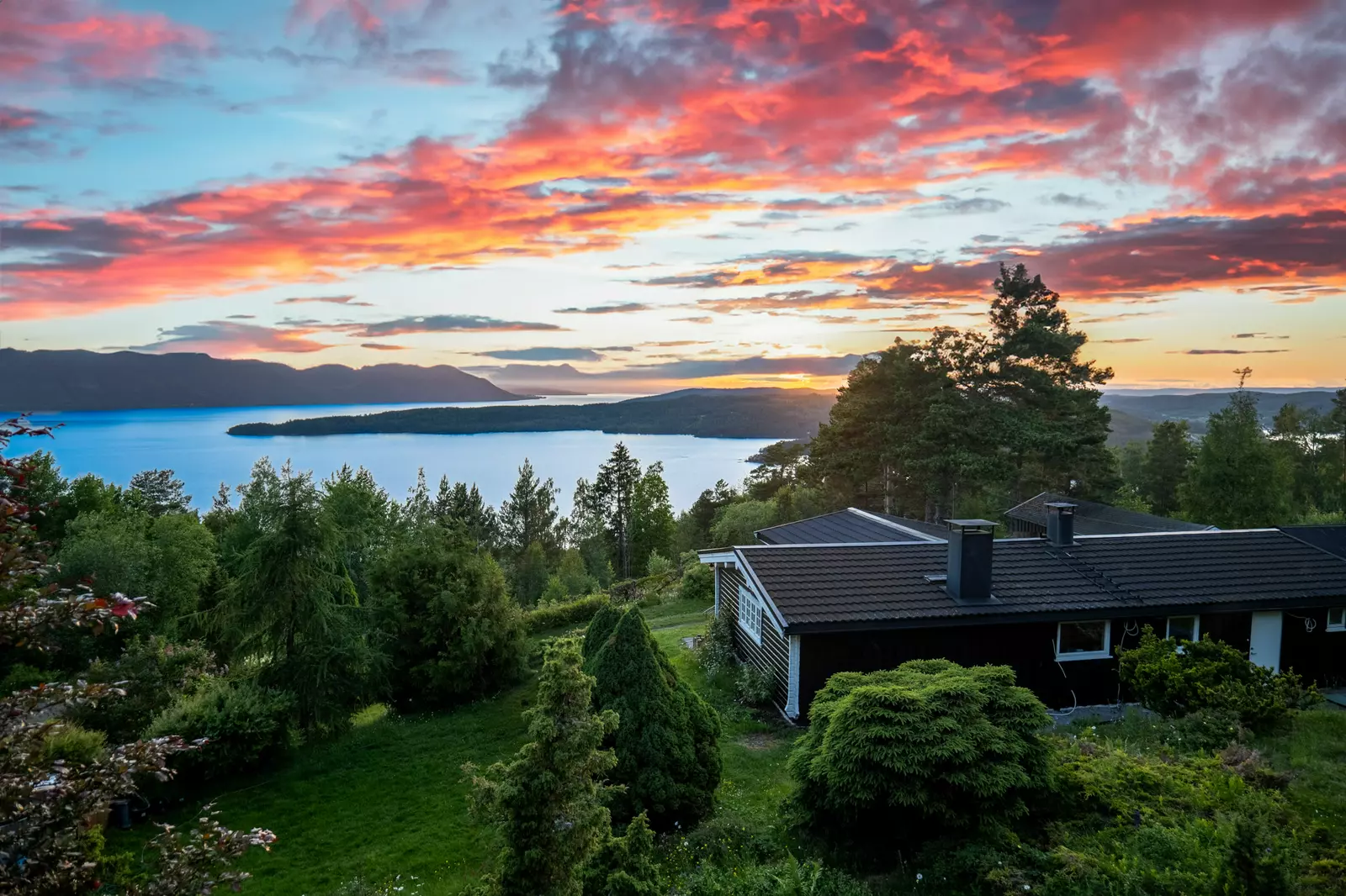 Idyllisk Fjellretrett & Innsjøperle: En Skatt nær Oslo