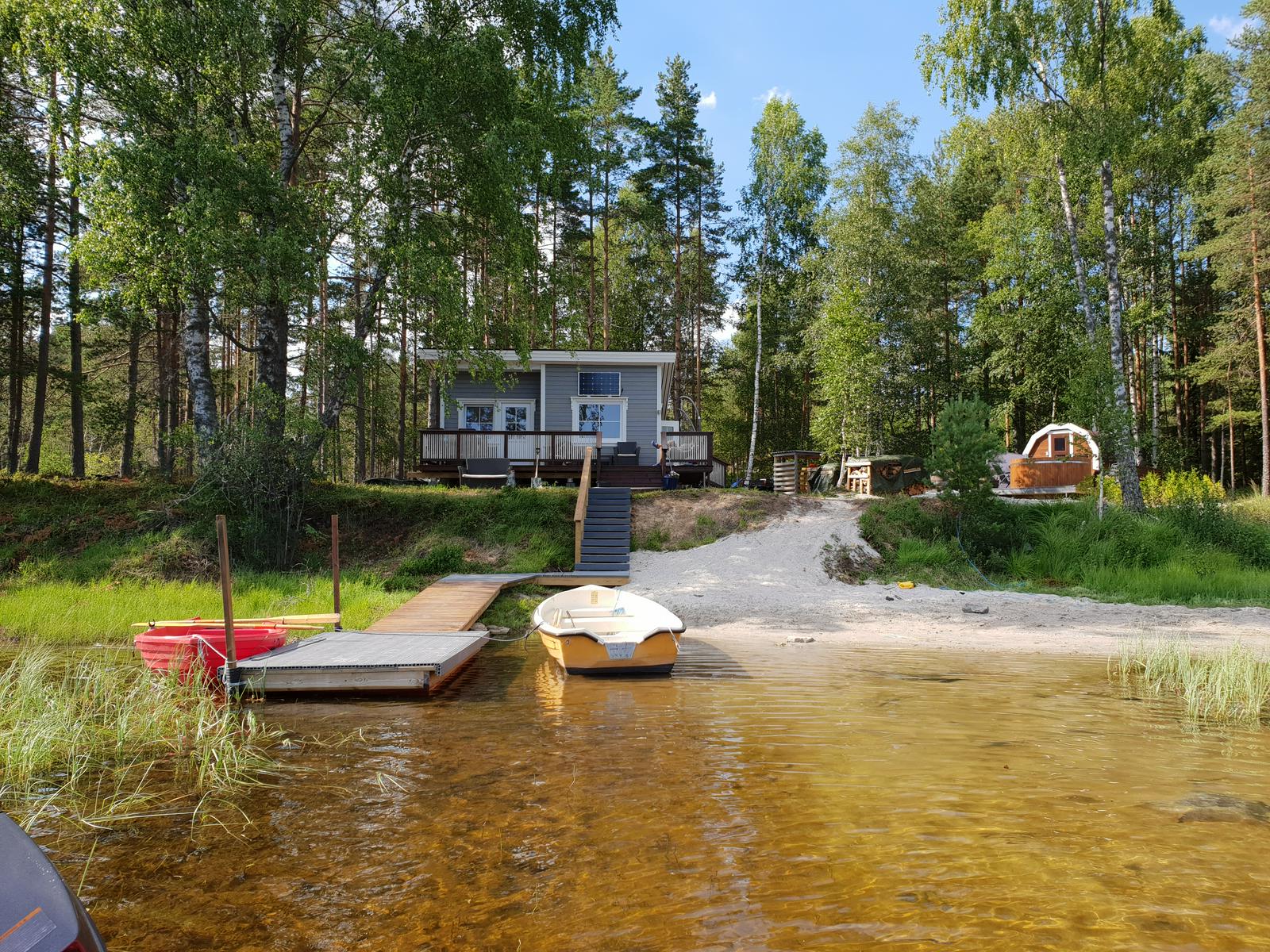 Hytte med tønnebadstue,