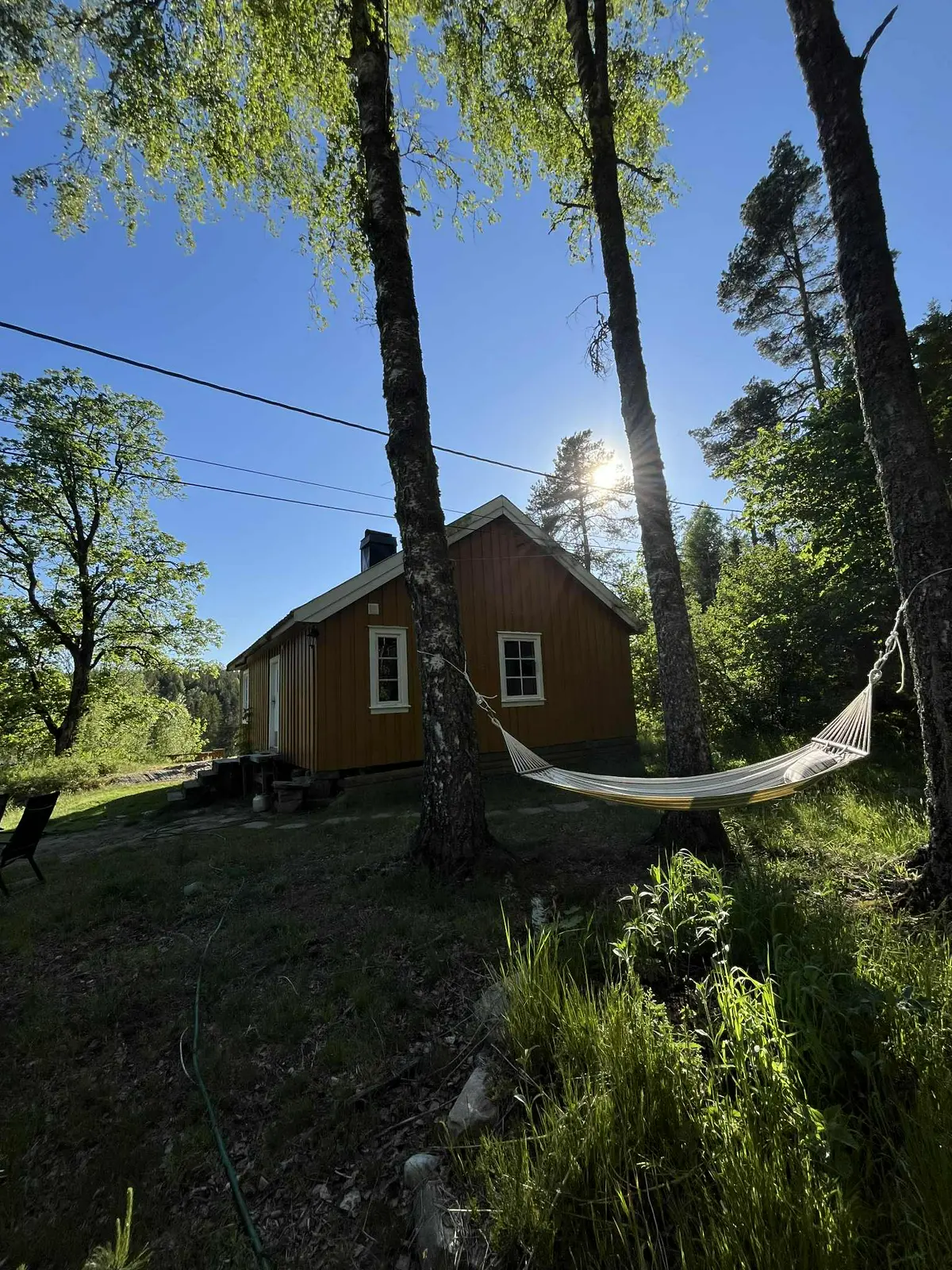 Rustikk tømmerhytte fra 1800 tallet