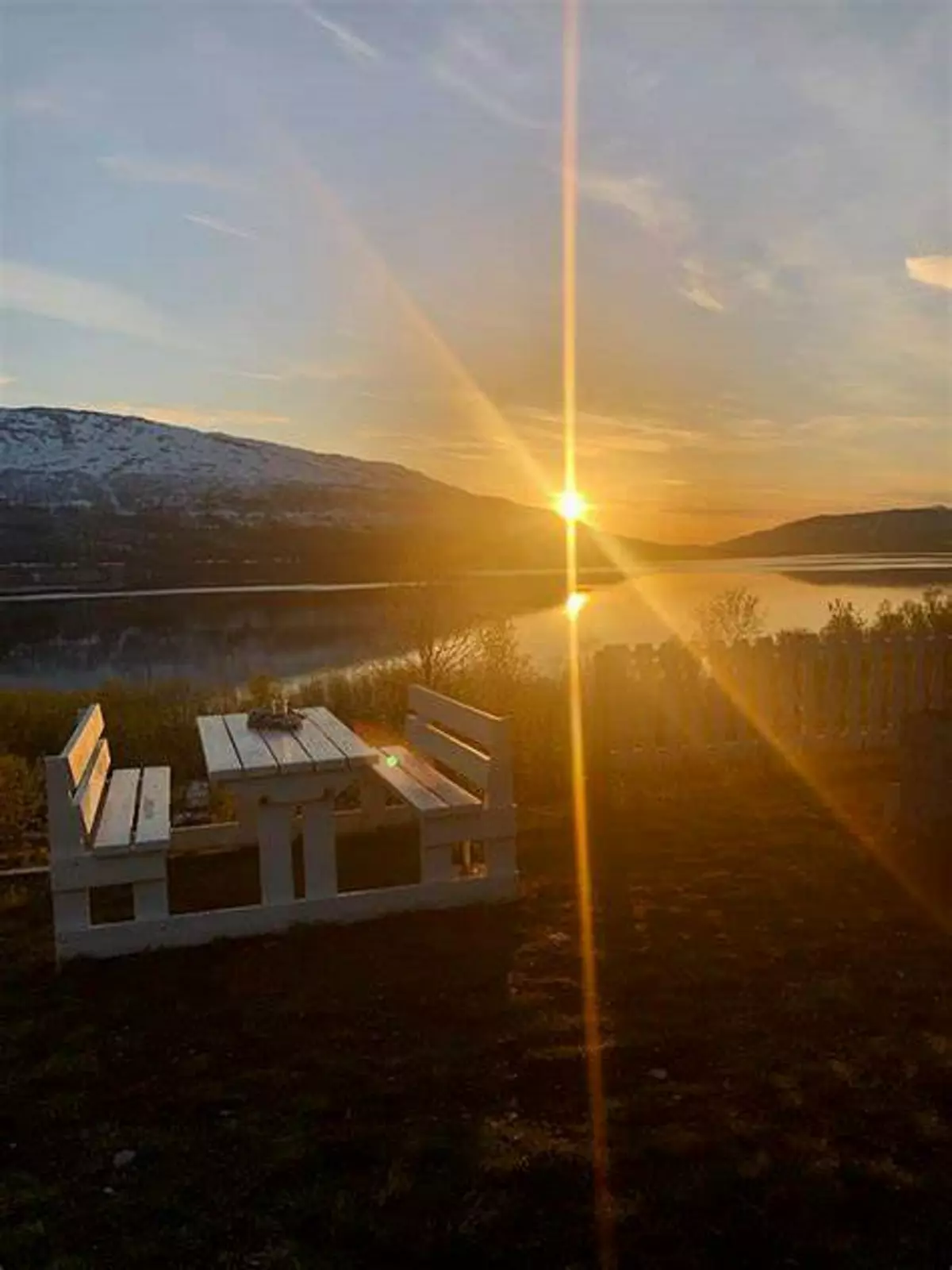 Nostaldiske hytter med 2 - 4 senger, og parkering ved.