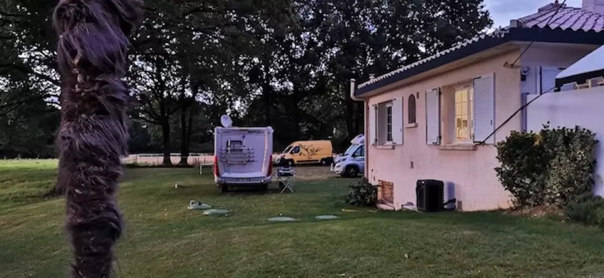 Camping spots i Mouilleron-le-Captif – Emplacements camping-cars et vans.