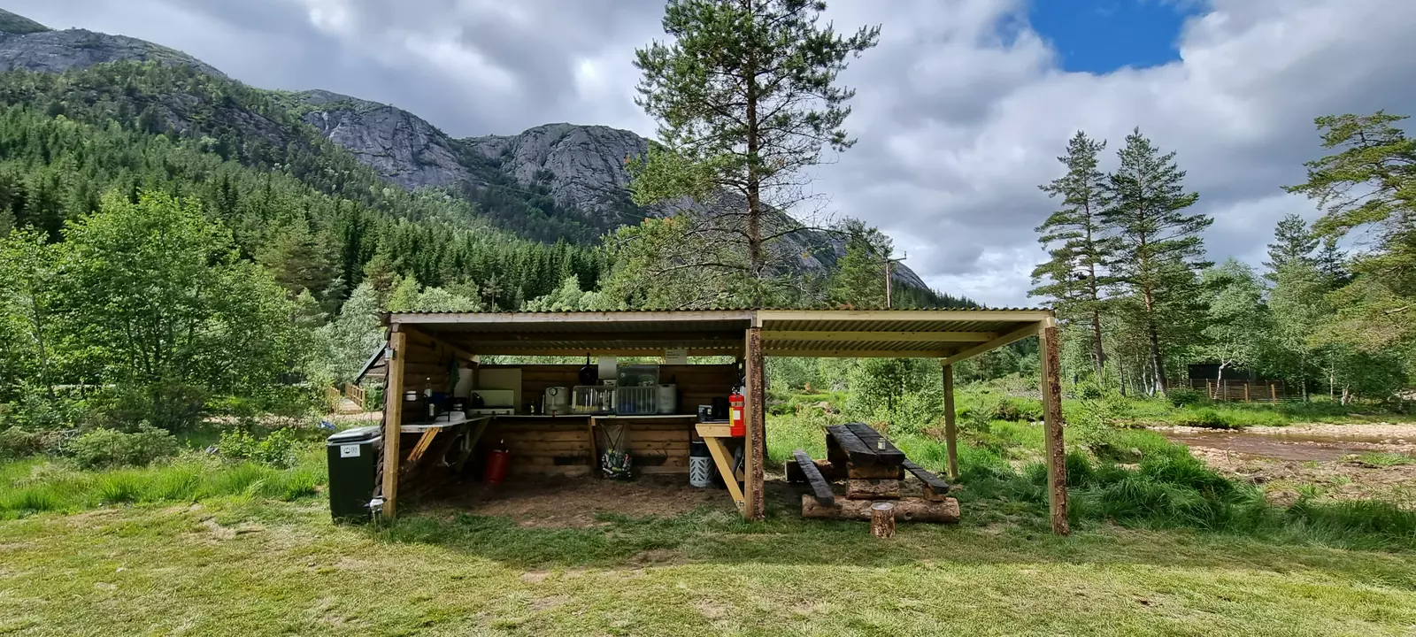 Campingvogn i naturskjønne omgivelser