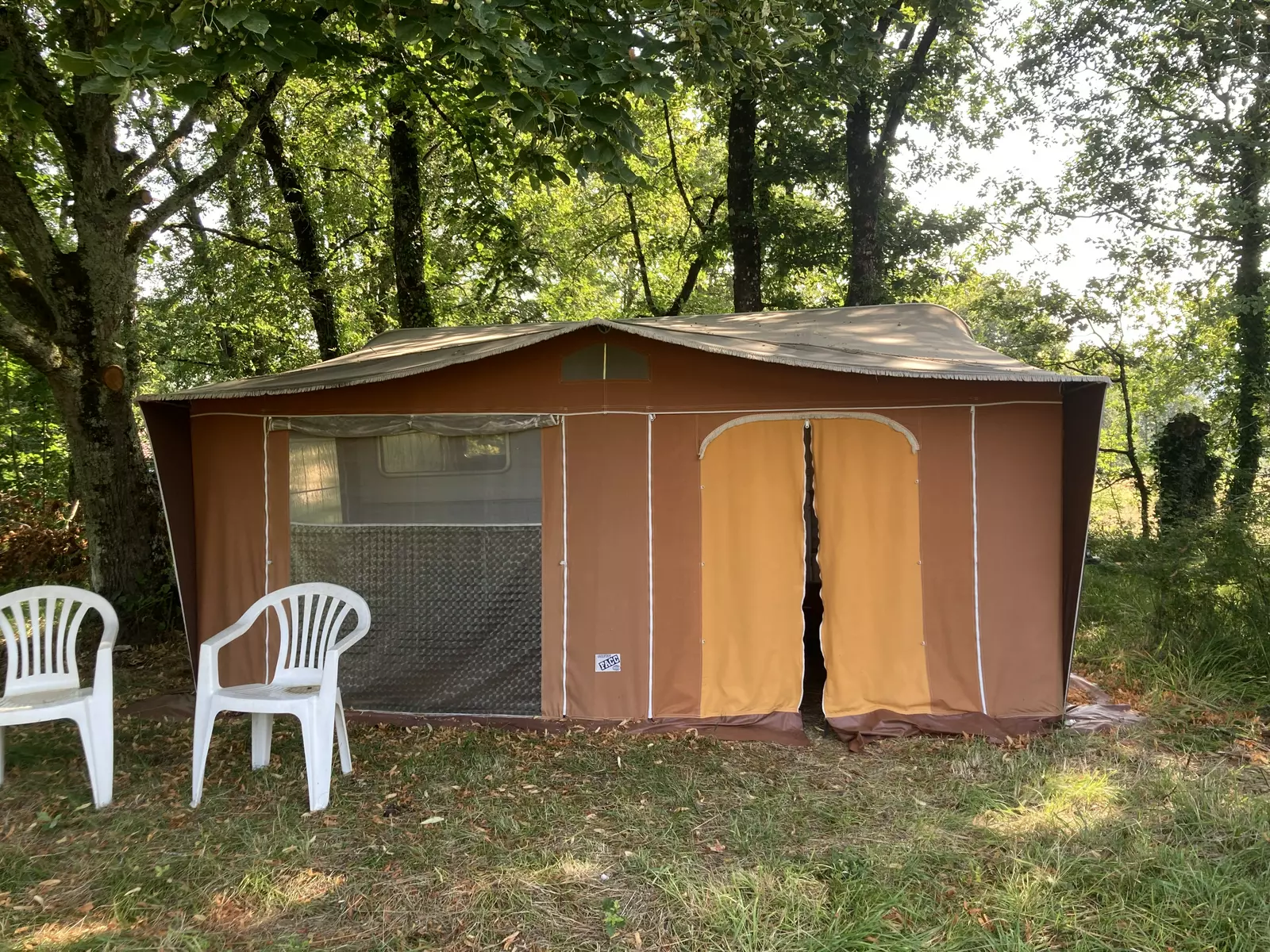 Caravane vintage au coeur de la nature