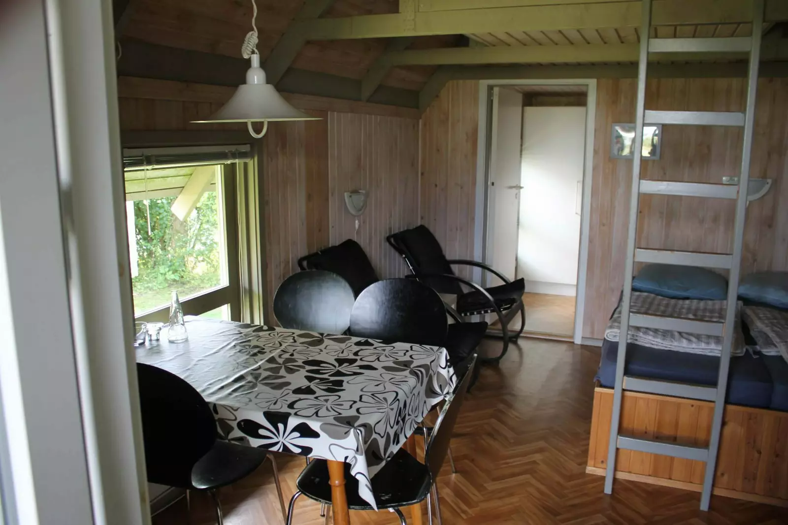 Standard huts for up to 4  adults and 2 children