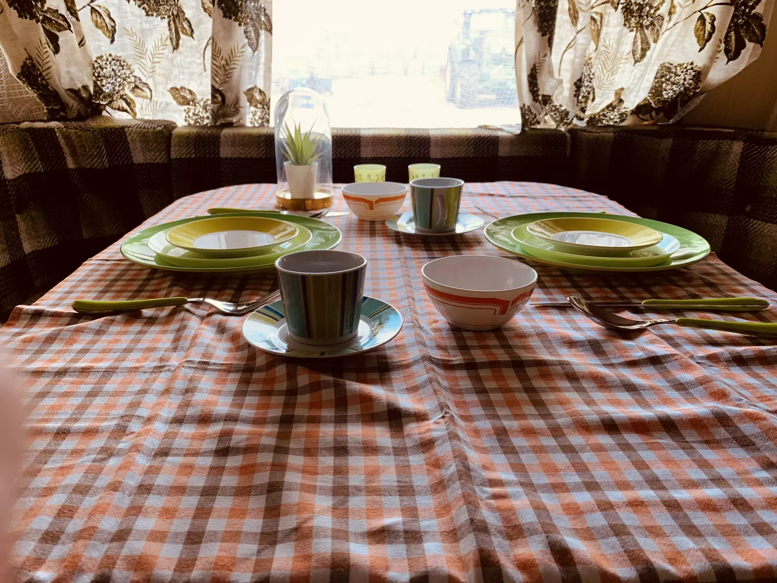 Retro caravans van alle gemakken voorzien