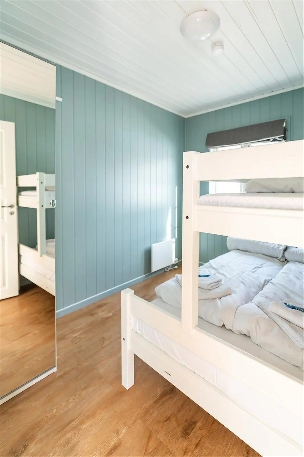 Glamping i Kabelvåg – Waterfront cabins