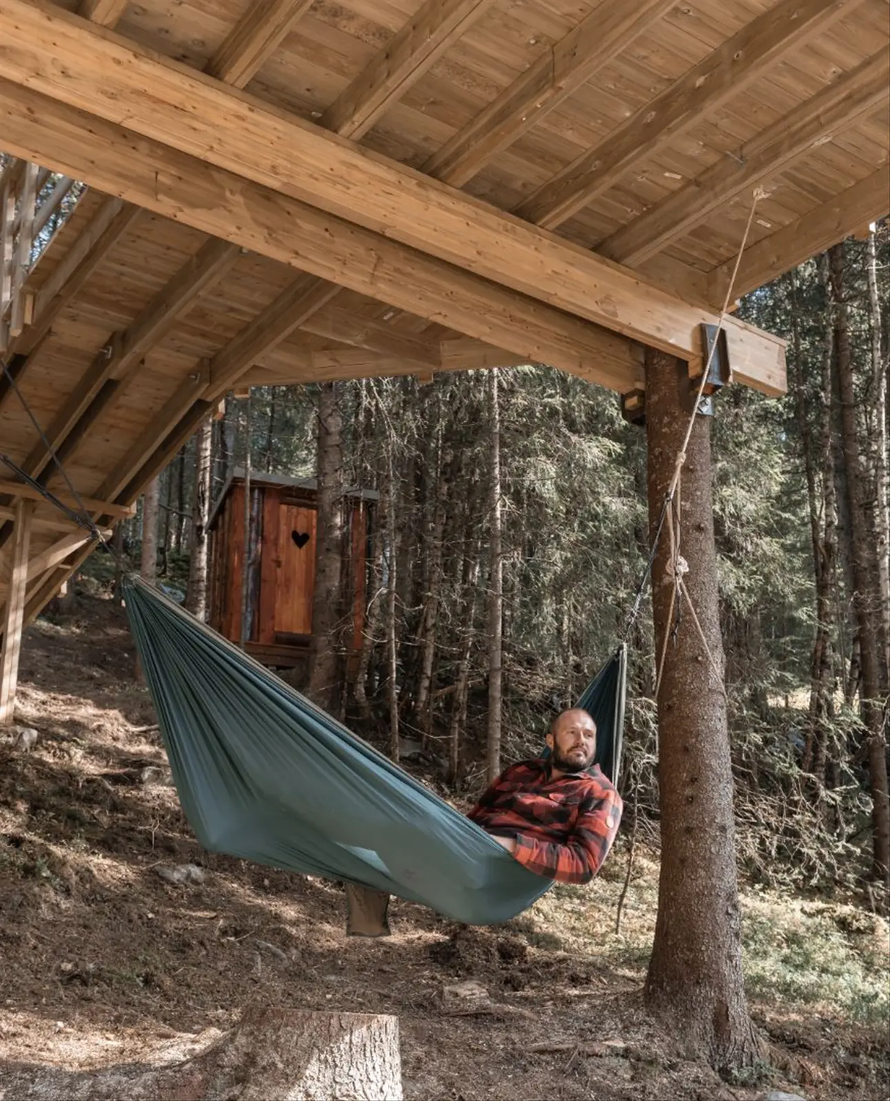 Glamping i Høydalsmo – Treetop igloo