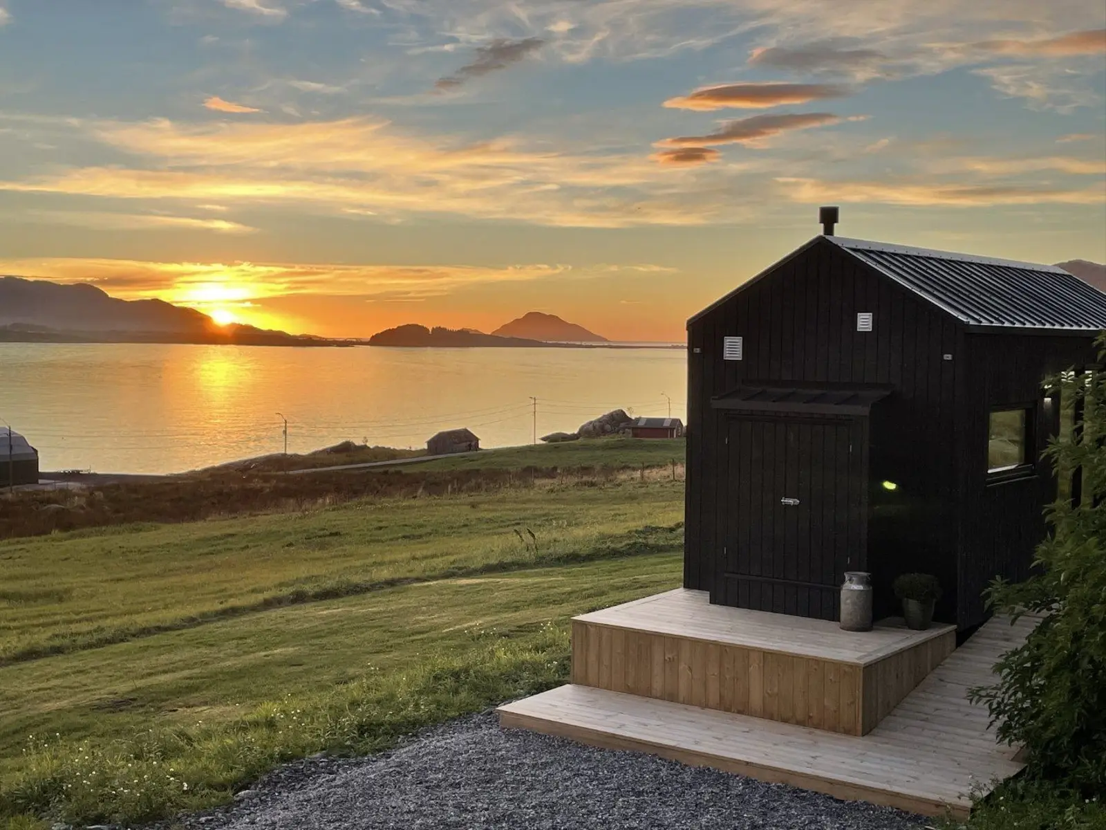 Glamping i Larsnes – Micro house Kråberget