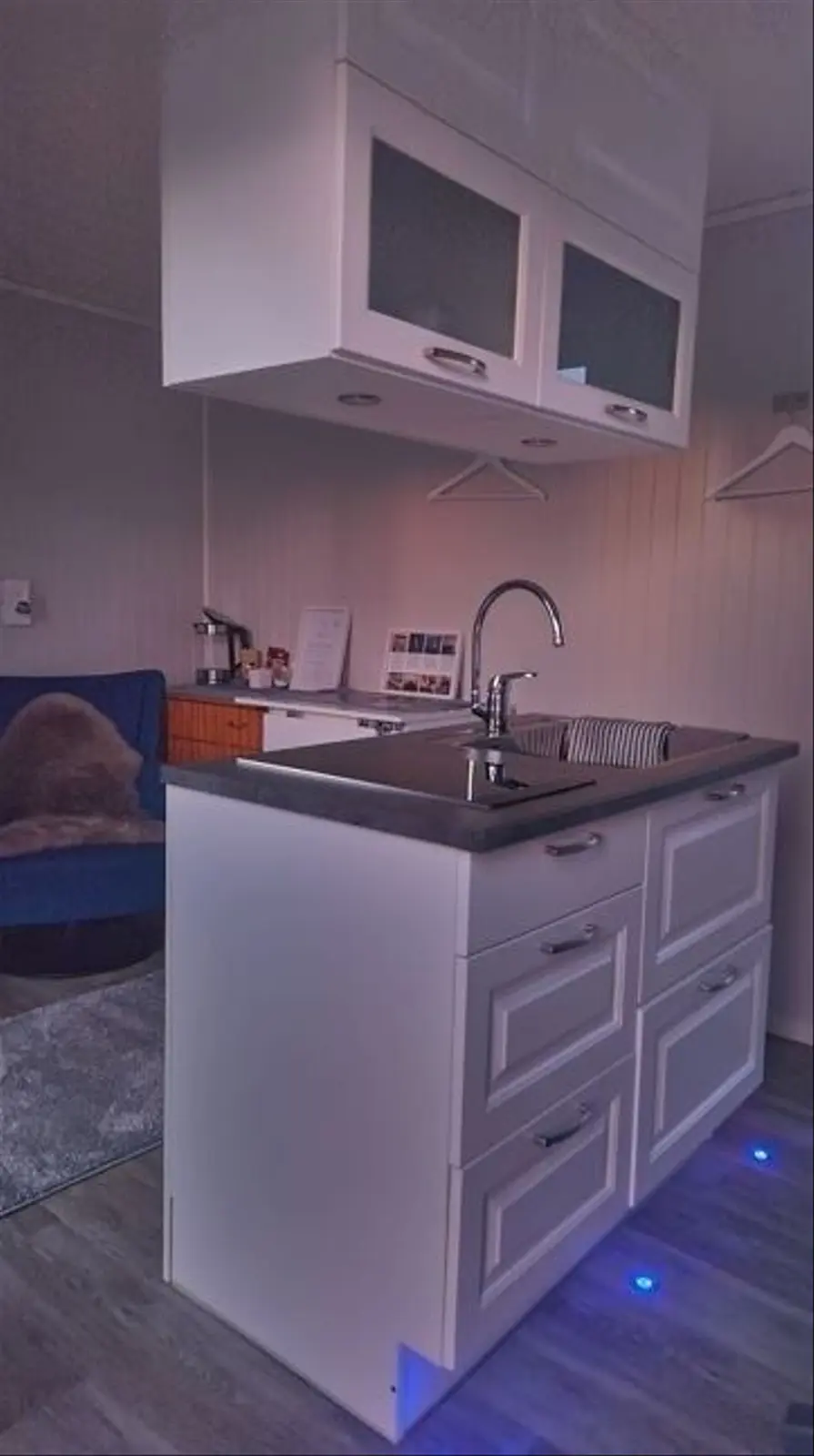 Glamping i Risøyhamn – Cozy lakeside house with fantastic views