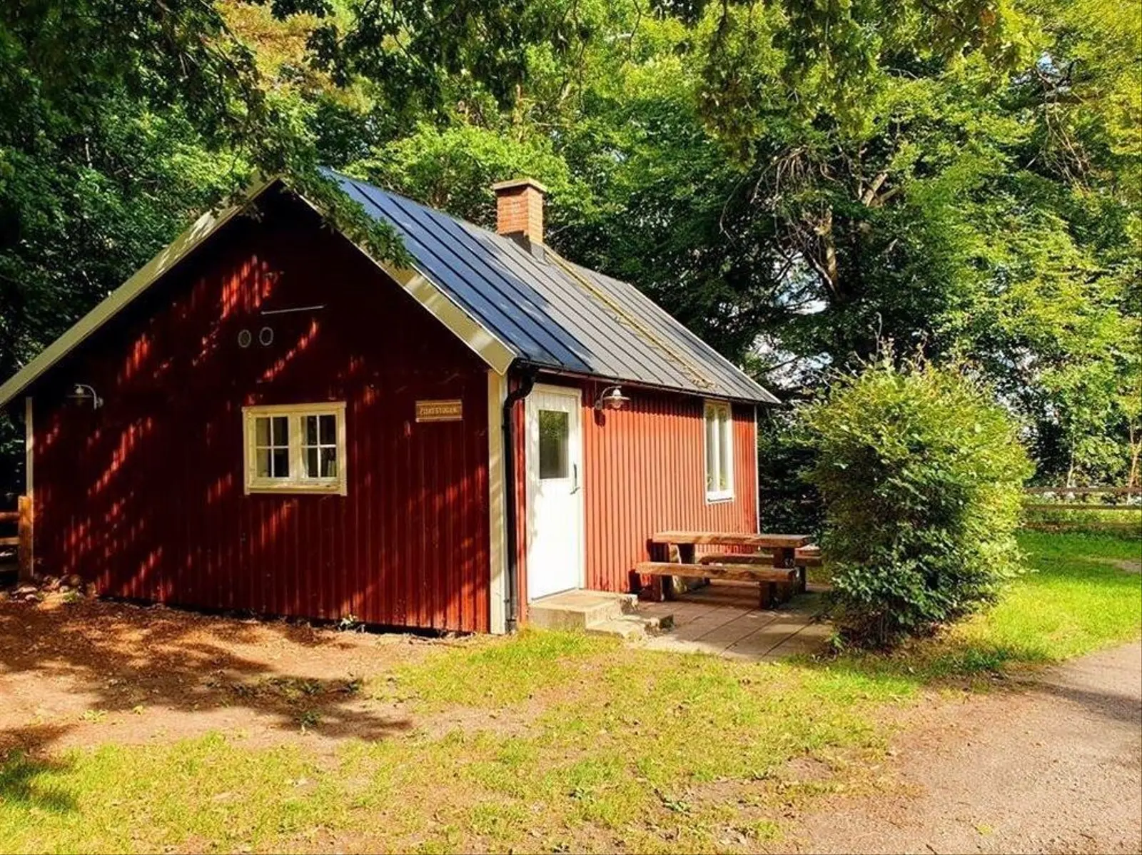 Glamping i Sjöbo – Fiskestugan