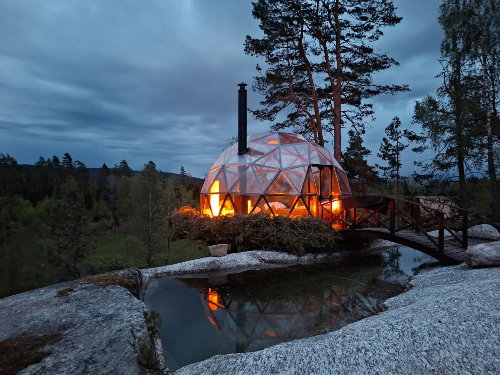 Glamping i Siggerud – The Hawk's Nest