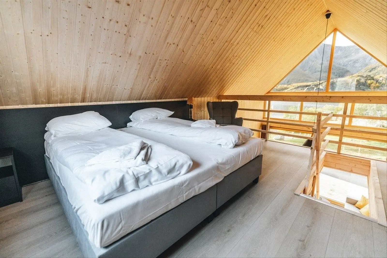 Cabin i Kabelvåg – Top Row – photo 12