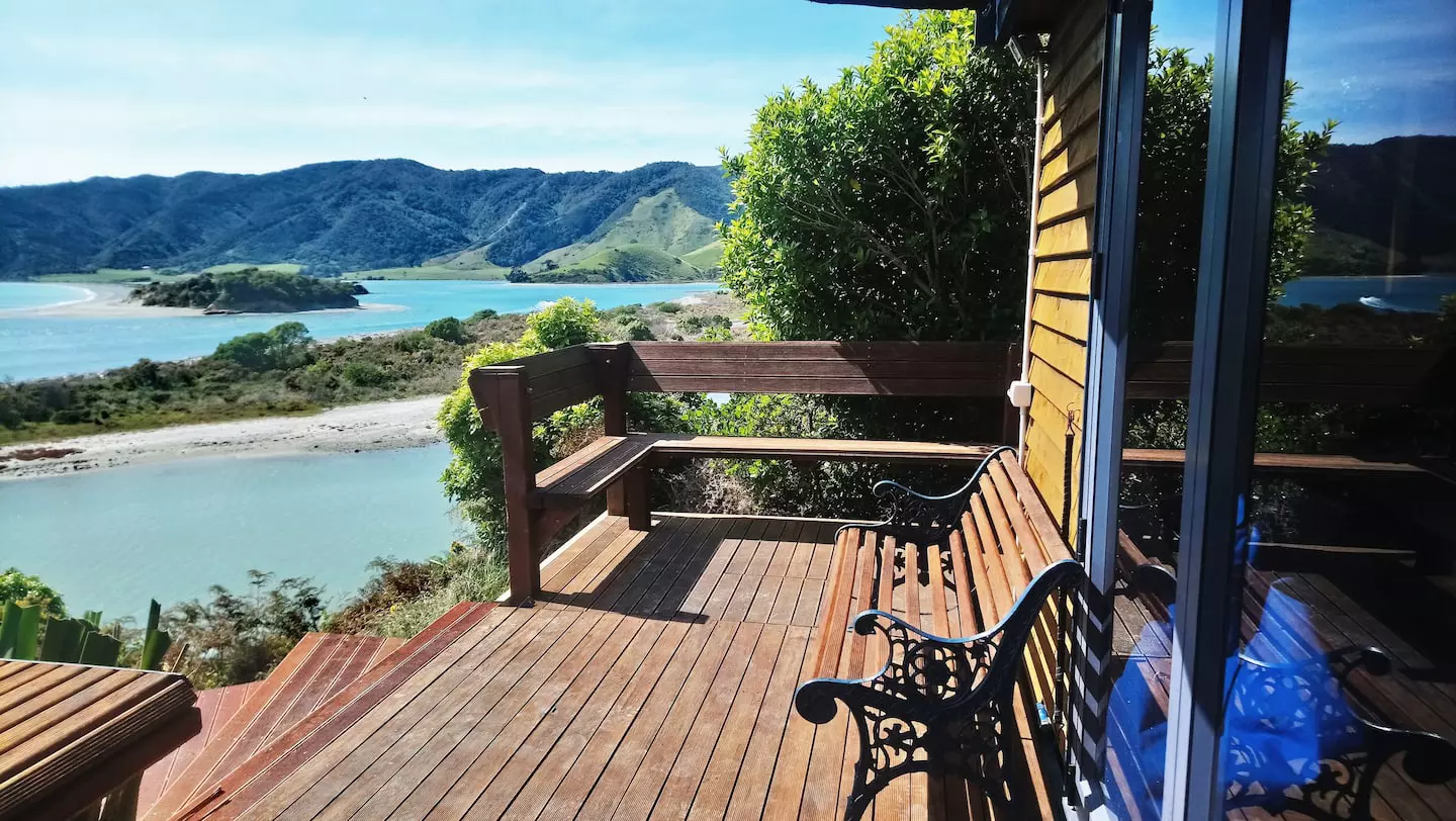 Passage Hut, coastal walk to luxury beach hut