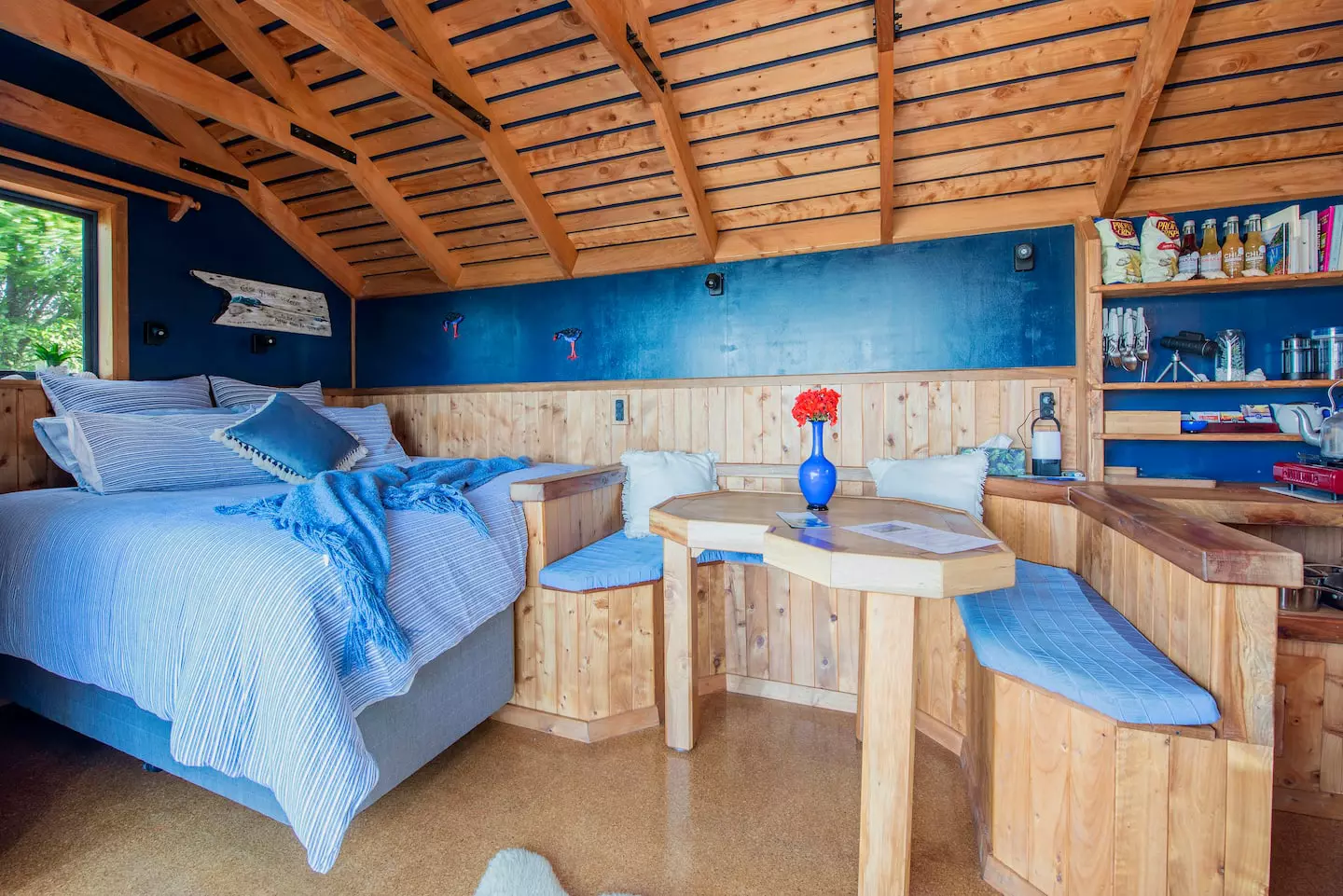 Cabin i Cable Bay – Passage Hut, coastal walk to luxury beach hut – photo 6