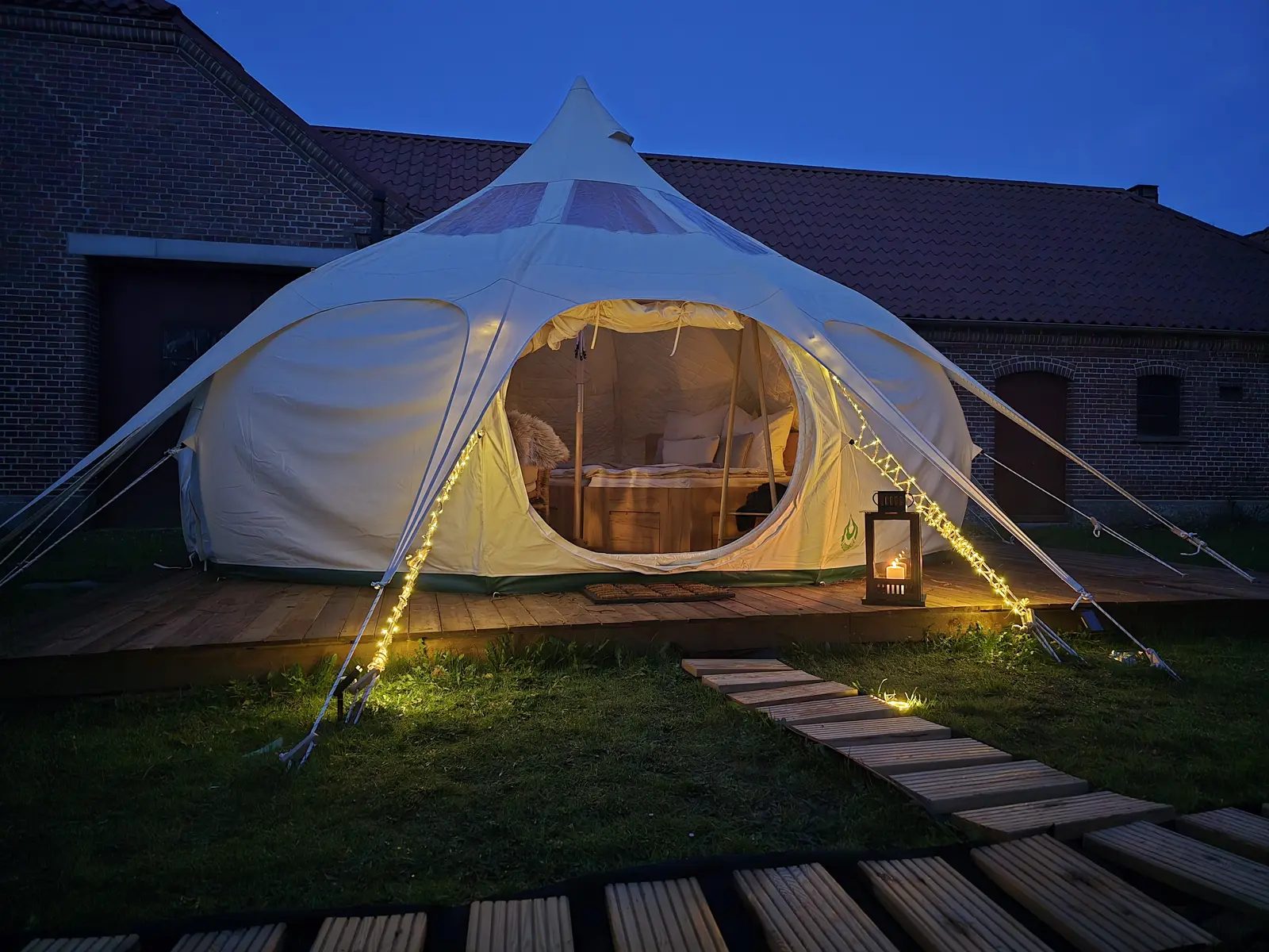 Romantisk glamping ved Li