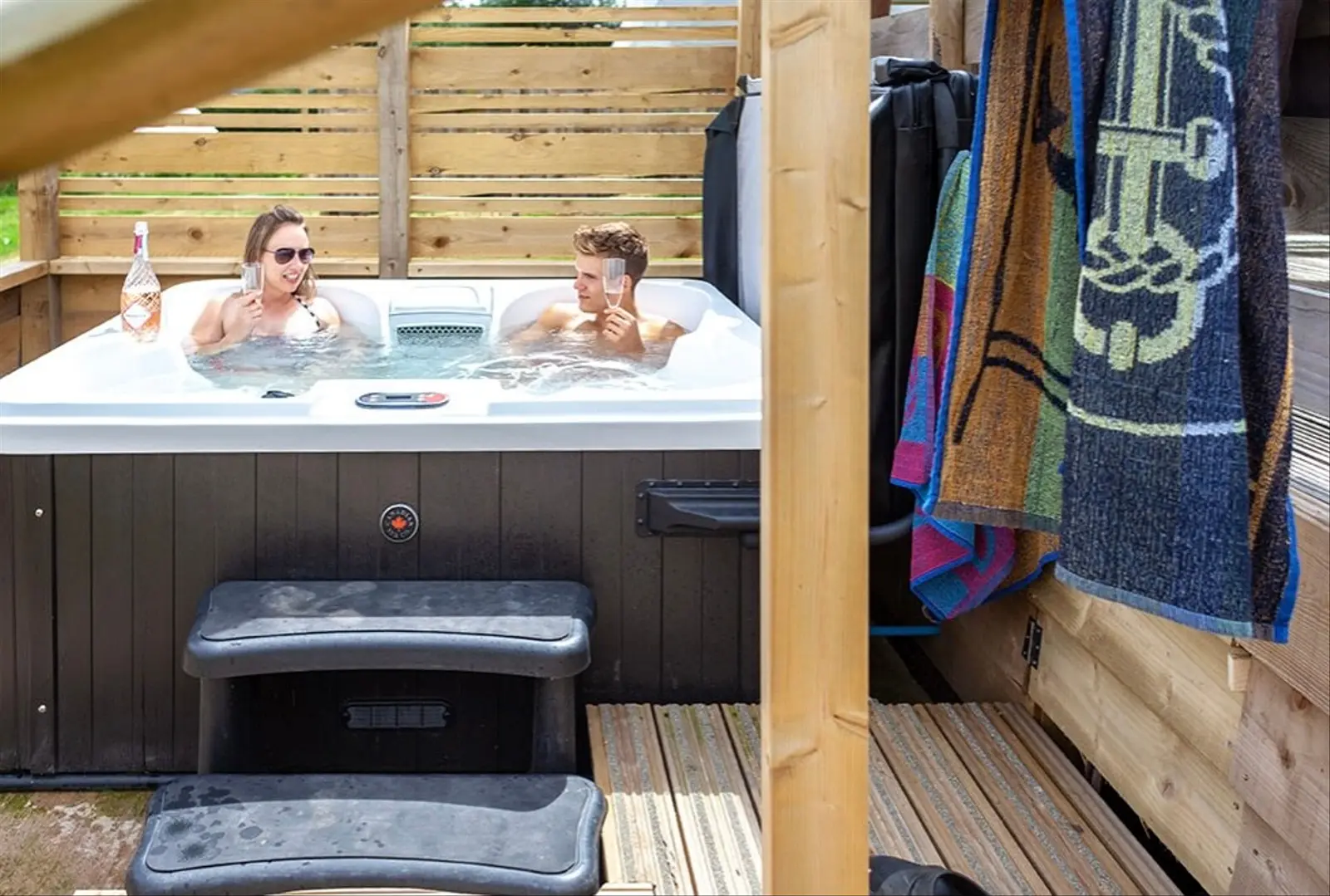 Geodome with private hot tub, shower & log burner