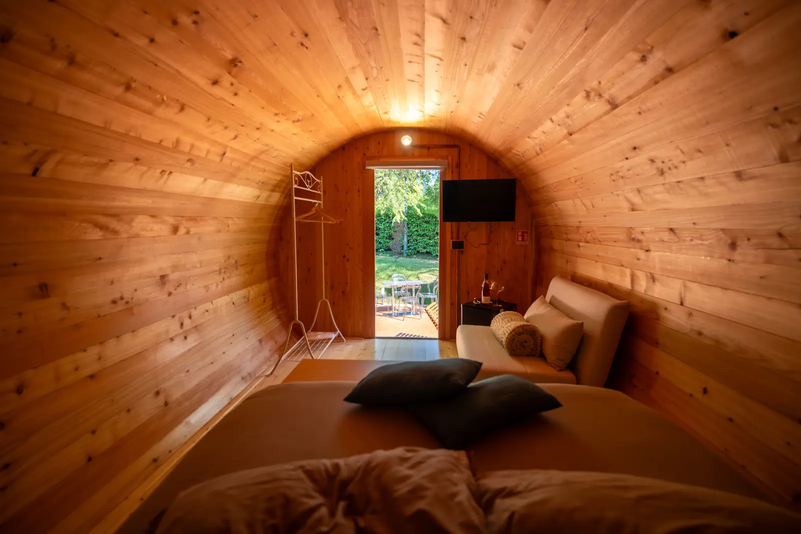 Sleep in a Wine Barrel Among Vineyards, 1h from Rome
