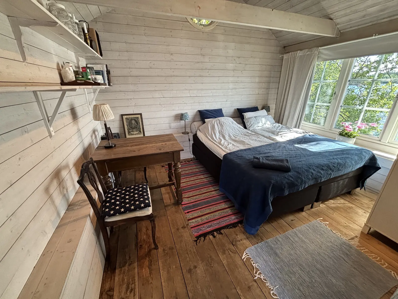 Romantic Lakehouse with woodfired sauna by the lake. Absolute privacy. 
