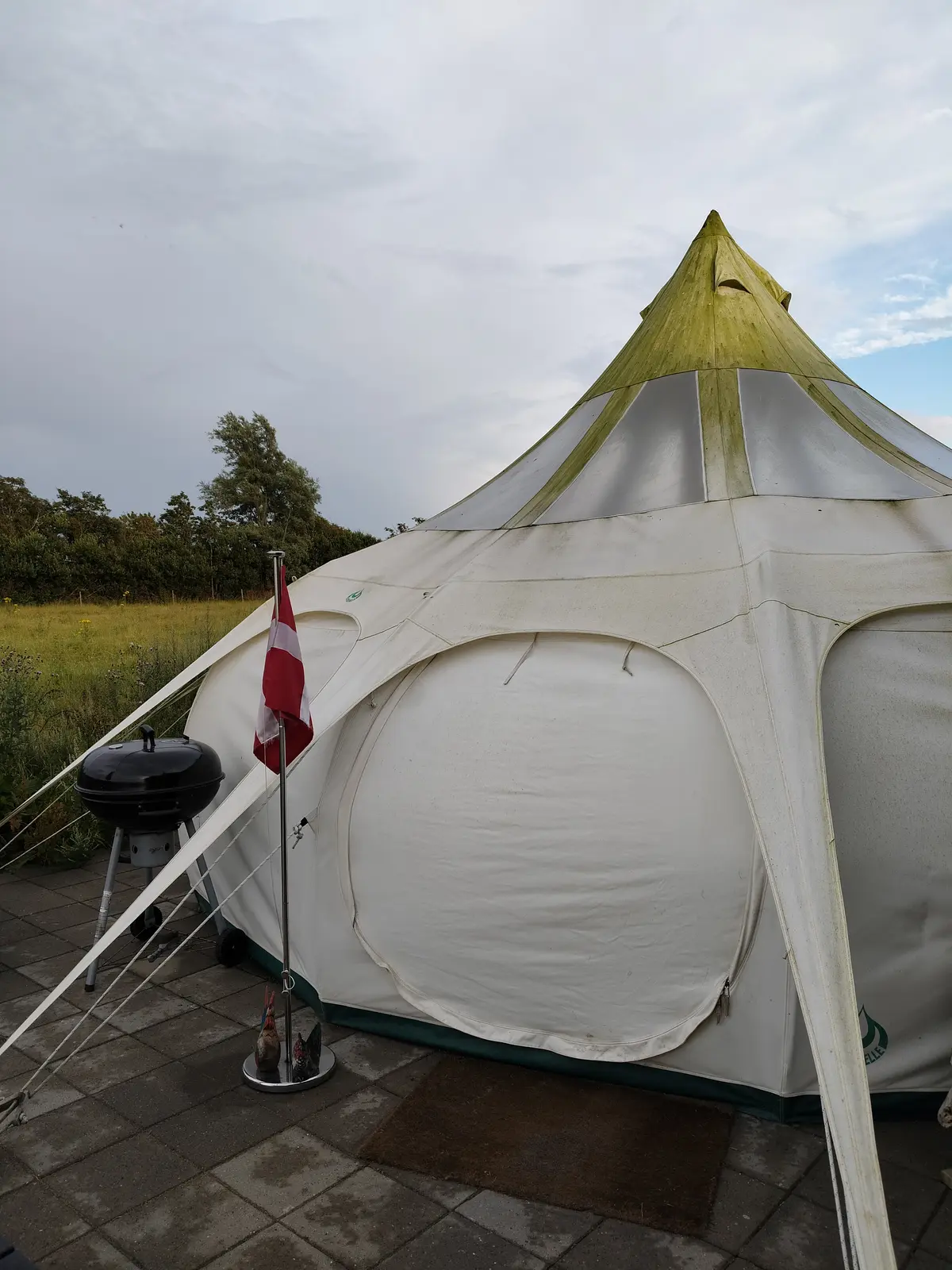 Enghytten med vildmarksbad