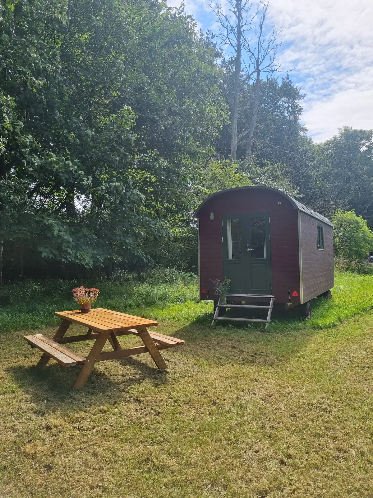 Hidden Annex Escape in Calm and Beautiful Natural Settings