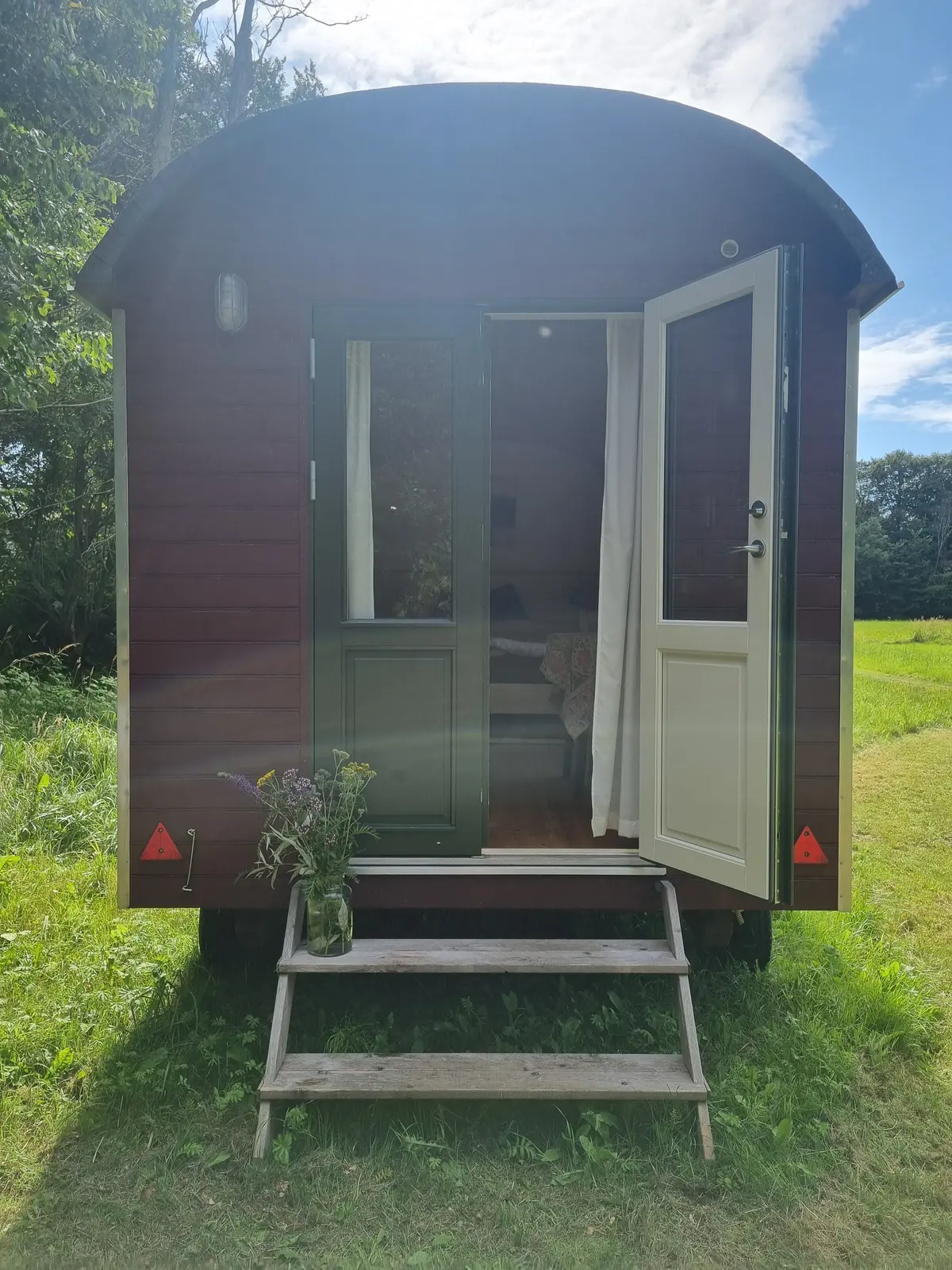Hidden Annex Escape in Calm and Beautiful Natural Settings
