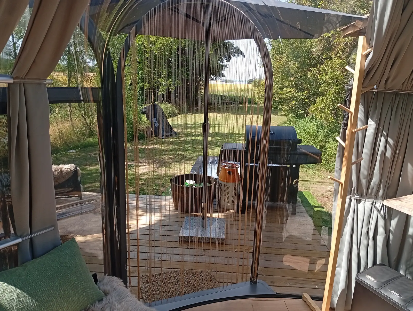 Glamping i Knebel – Unik hygge med rislen og havkig (Bækken)