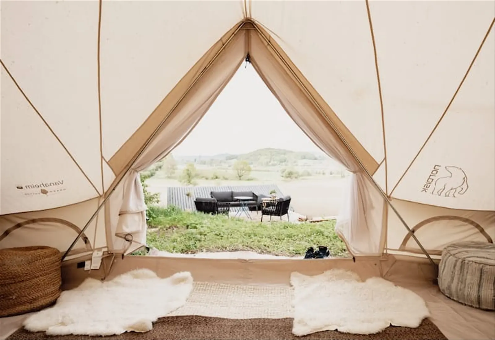 Glamping i Vessigebro – Charmantes Glamping-Zelt mit Feuerstelle und Tieren in der Nähe