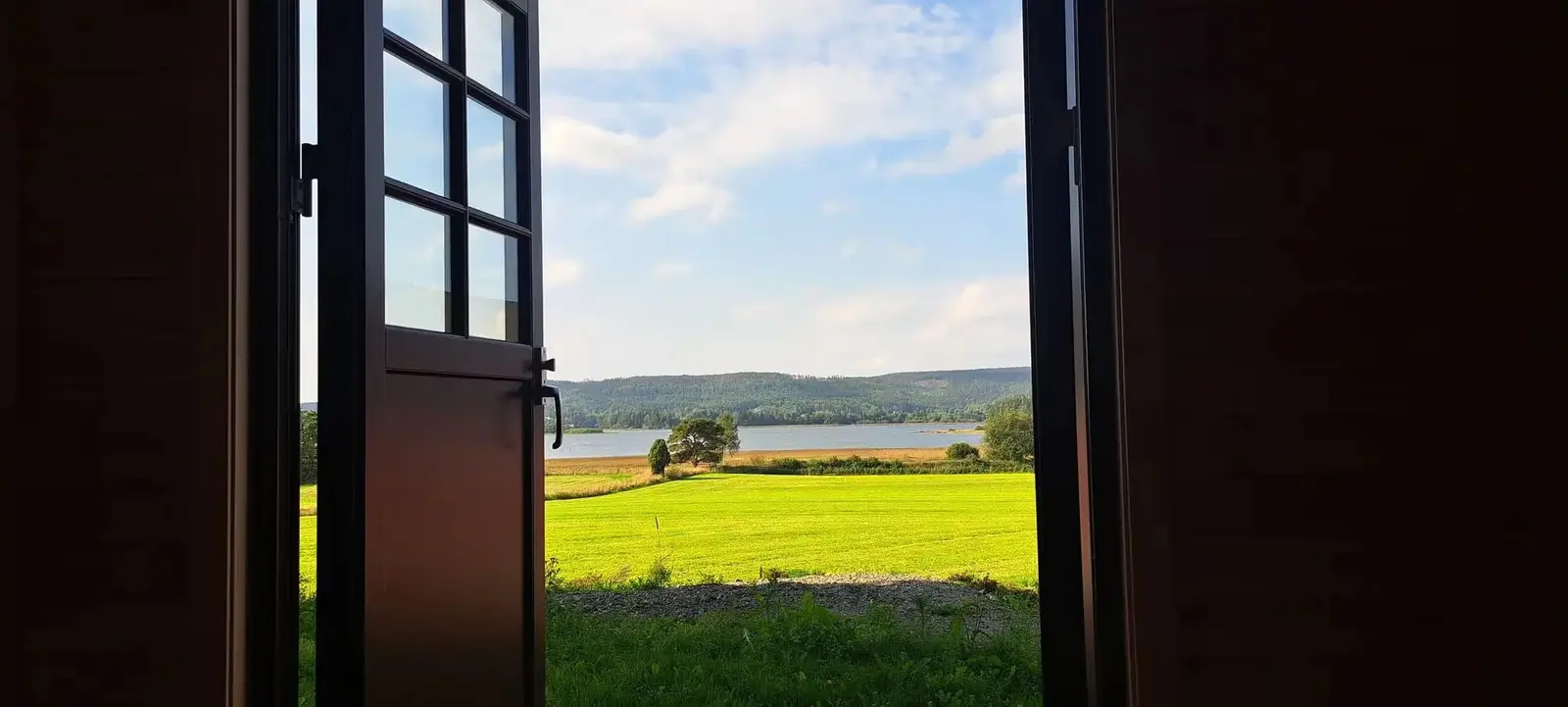Glamping i Hemnes – Koselig hytte med fantastisk utsikt over Hemnessjøen