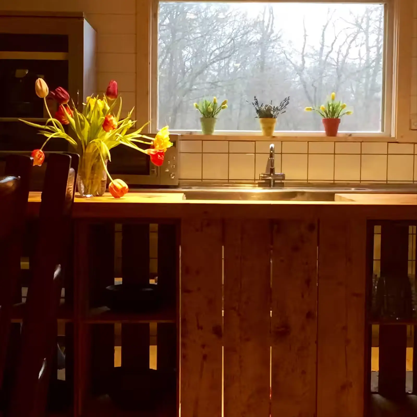 Glamping i Veberöd – Spacious hay loft on a charming working farm