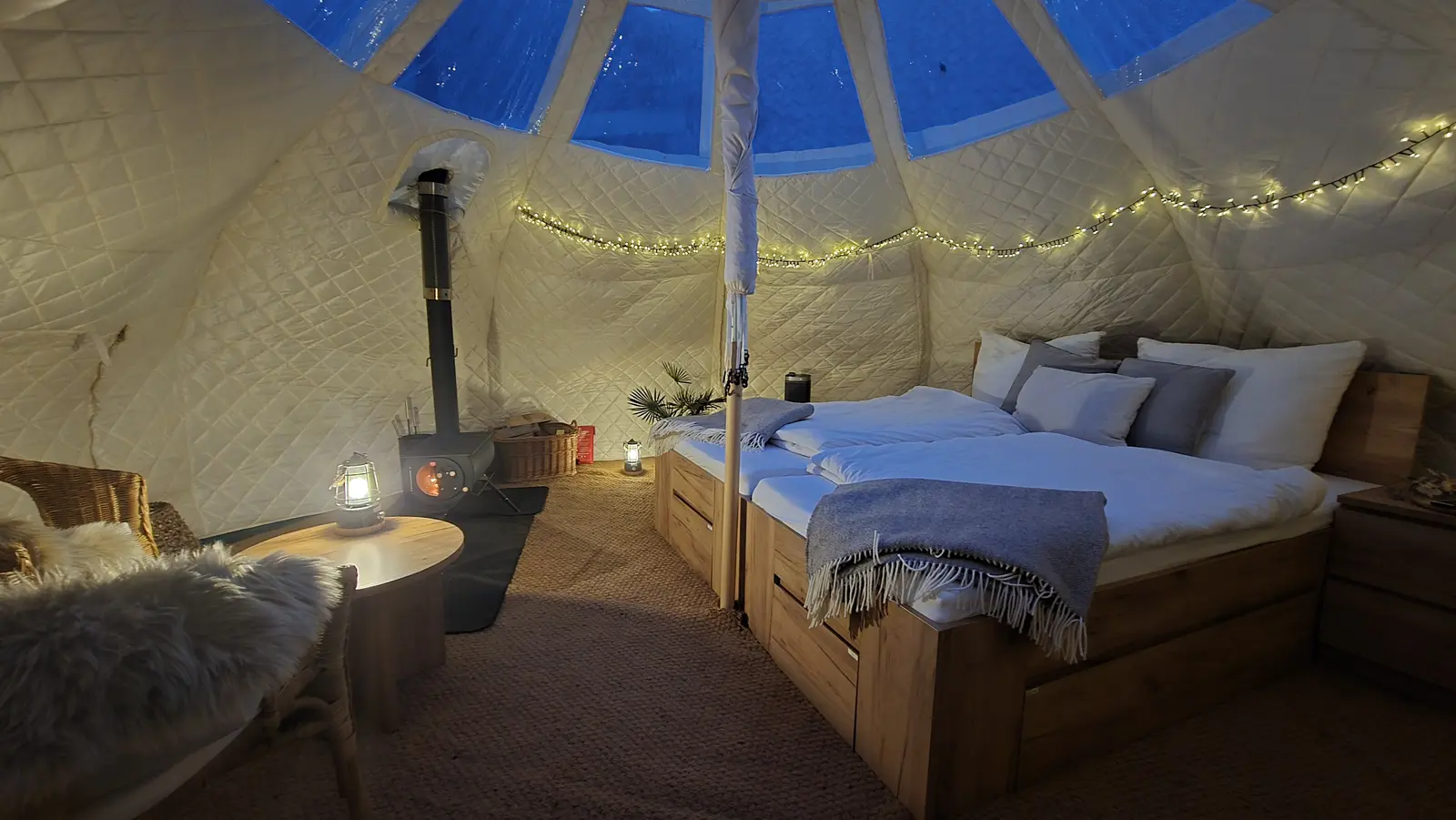 Glamping i Roslev – Romantisk luksusglamping for 2 ved Limfjorden | Eget bad og brændeovn | Månefjord Glamping