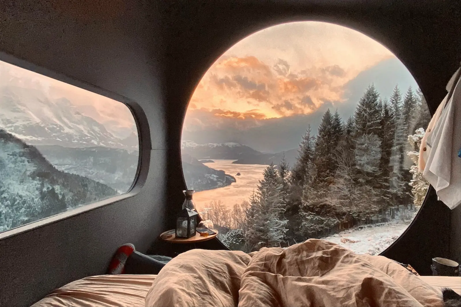 Glamping i Førde – Birdbox Fauske(Førde) med luftig utsikt over fjord & fjell