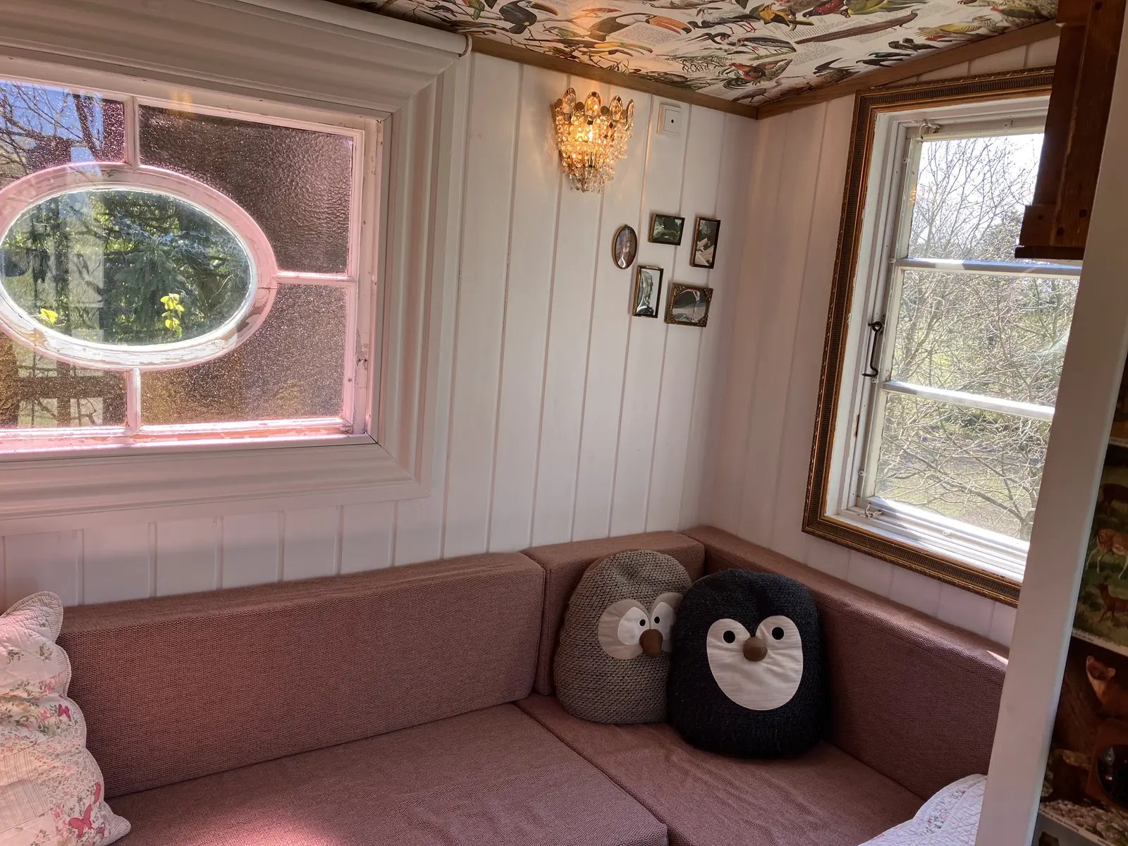Cabin i Lillerød – Overnat i trætoppen, udsigt til marker og nær ved skov – photo 8