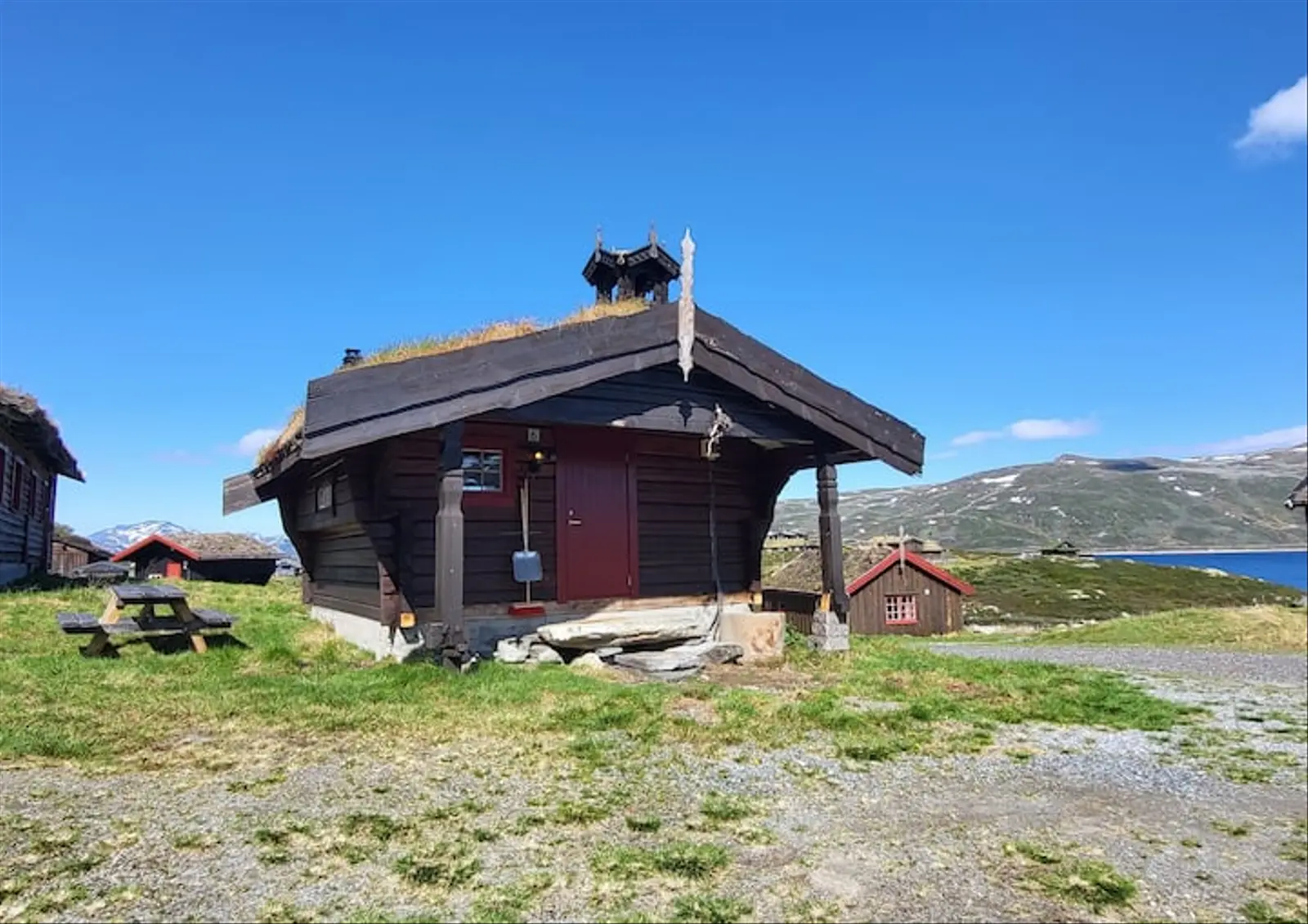 Glamping i Vang – Stølsbui at Tyinstølen | Fireplace and mountain views