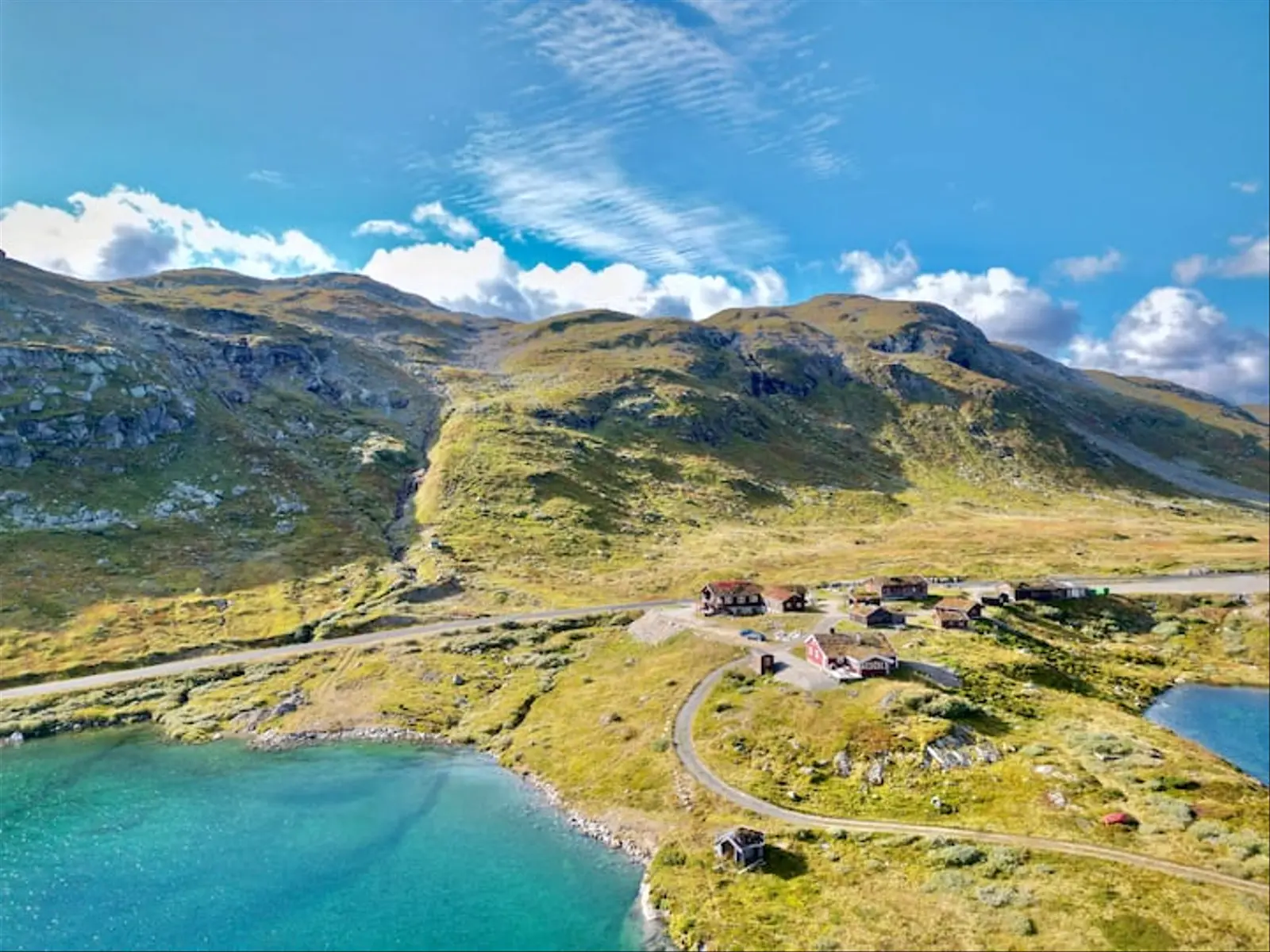 Glamping i Vang – Stølsbui at Tyinstølen | Fireplace and mountain views