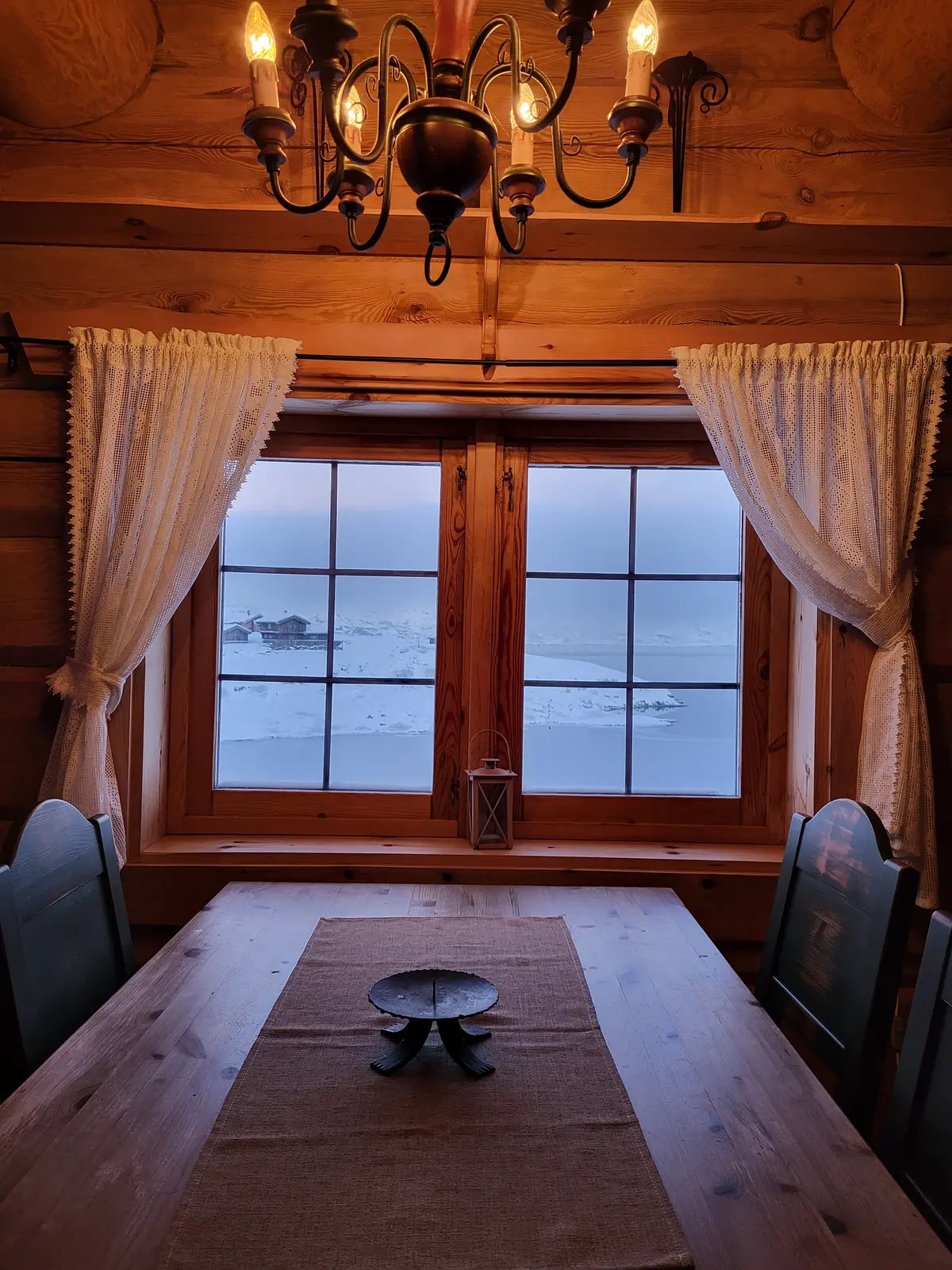 Stuga i Vang – Tømmerbui – Traditional Log Cabin with Lake Views – photo 10