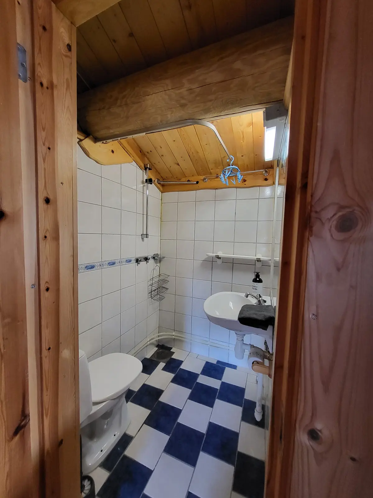 Stuga i Vang – Tømmerbui – Traditional Log Cabin with Lake Views – photo 13