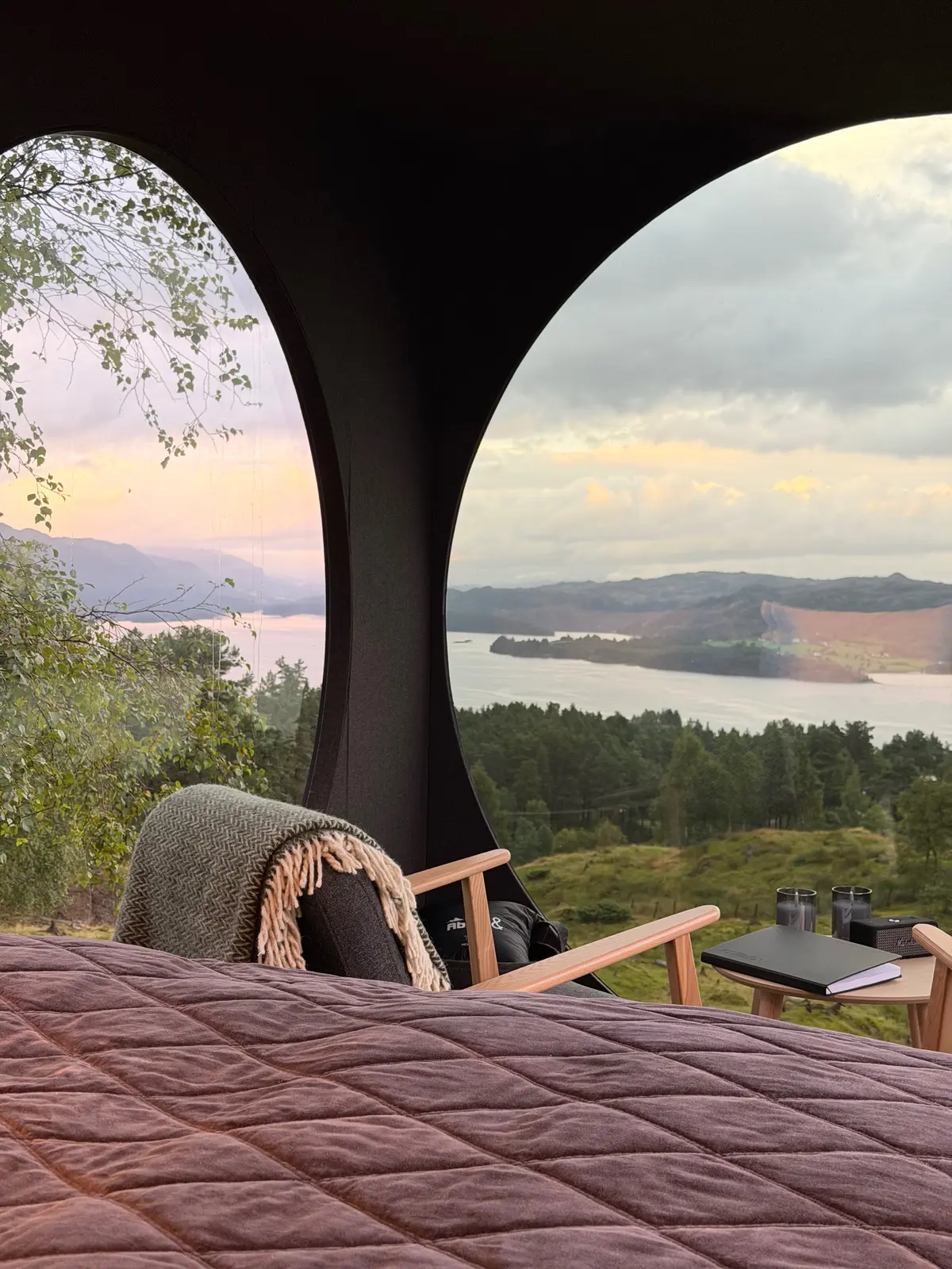 Glamping i Stord – Unik fjord- og fjellutsikt fra Birdbox Førland