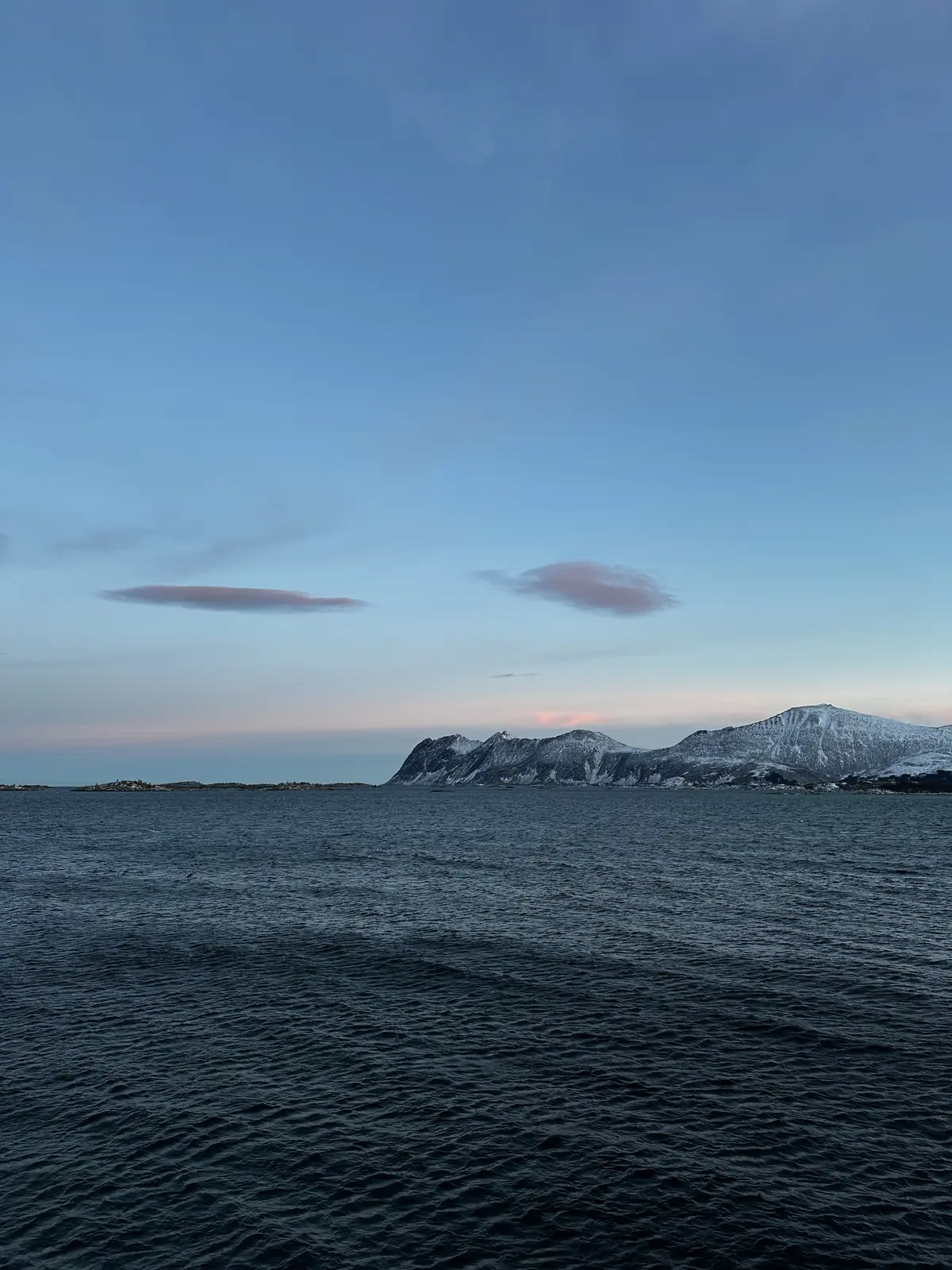 Hütte i Skaland – Toppleilighet på Senja med utsikt over havet – photo 44