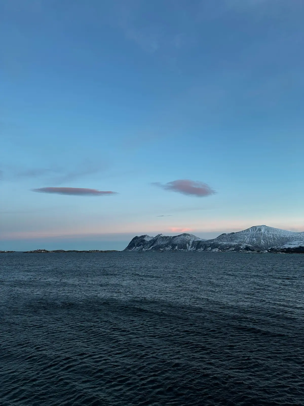 Hütte i Skaland – Toppleilighet på Senja med utsikt over havet – photo 45