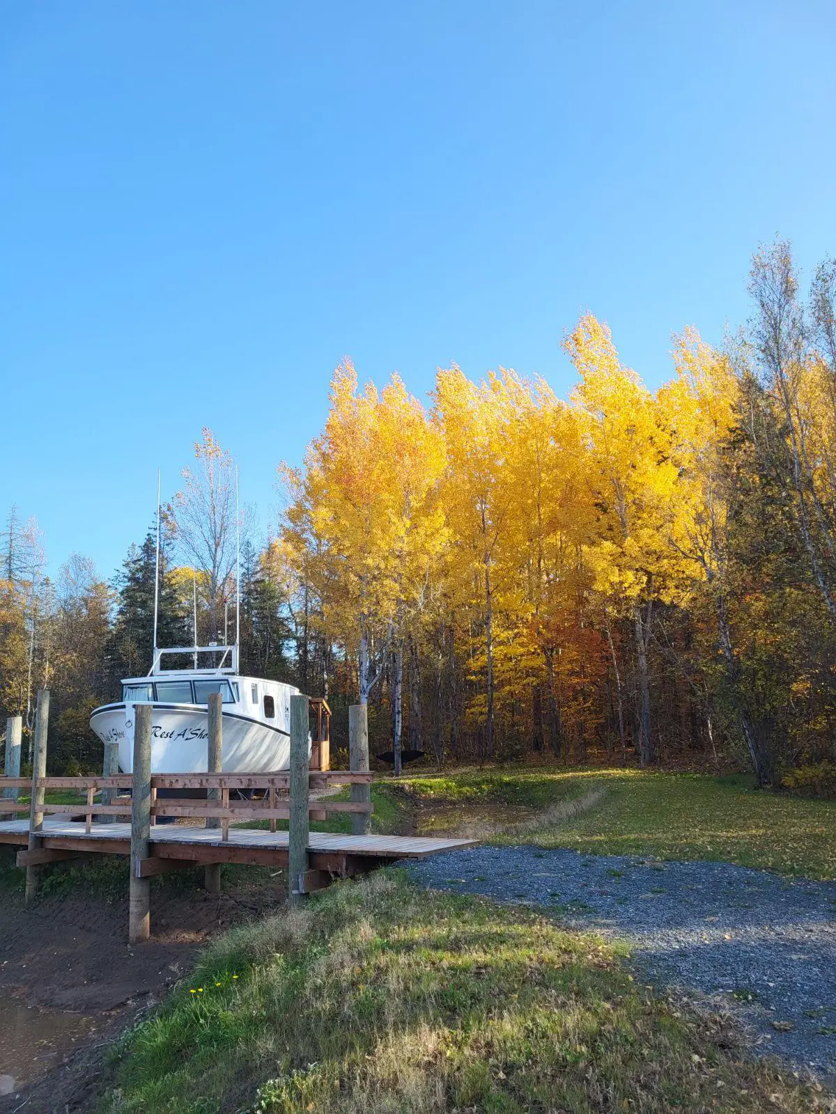 Luxury Fishing Boat Rest A'shore