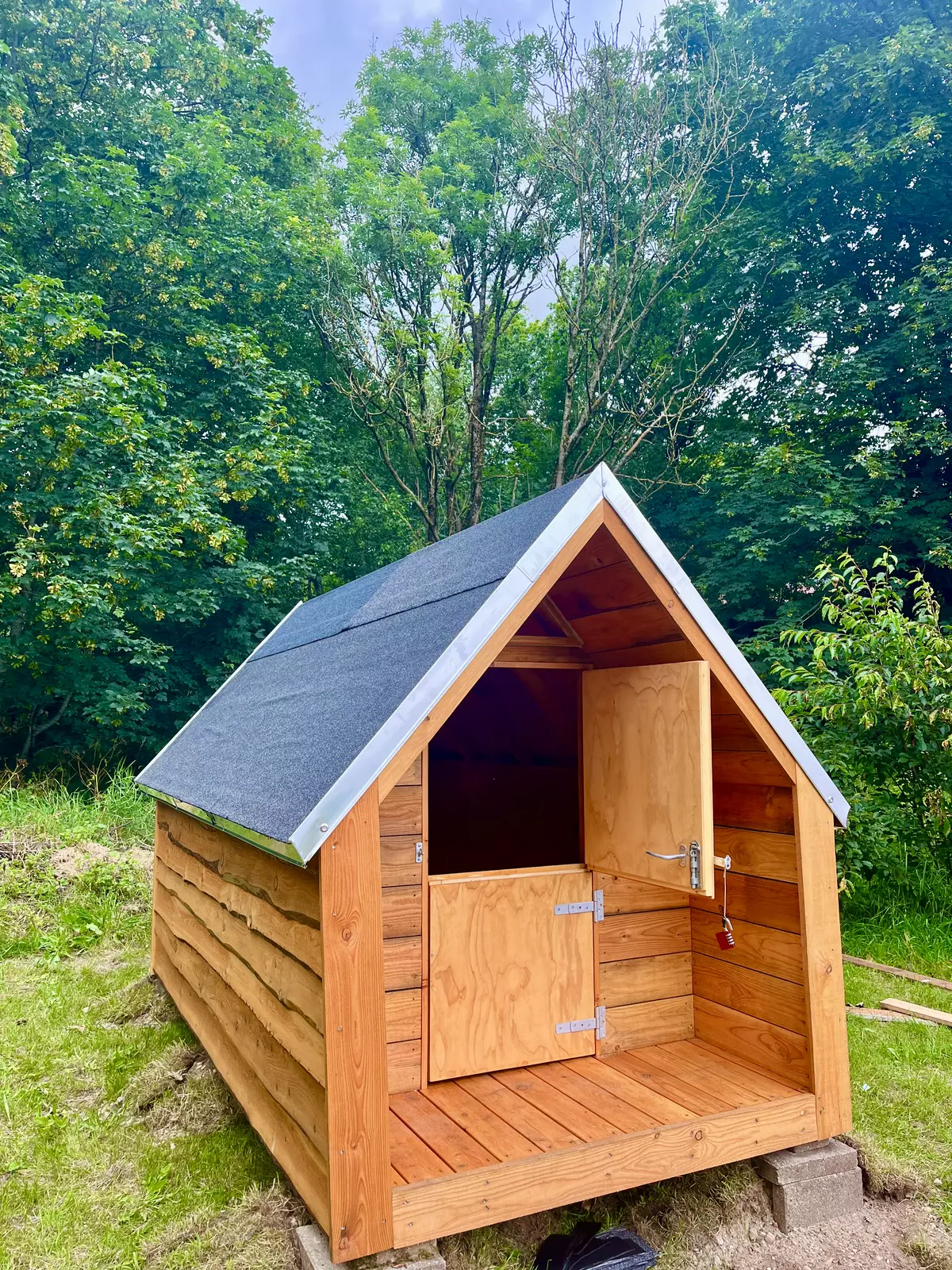 Shelter 2 pers - der kan lukkes og låses. Blå lås.