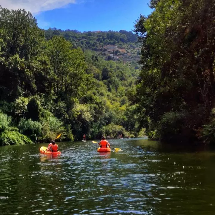 Amplo Espaço Verde muito tranquilo com vista para o Rio Paiva