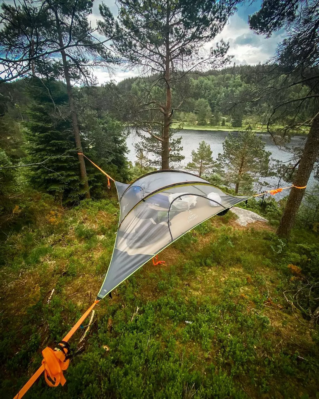 Svevetelt "fjellene"Sveveteltet er et fint badevann med fiskemuligheter