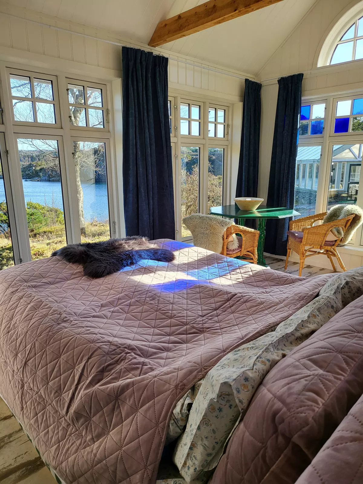 Koselig glampinghus med vakker sjøutsikt og nydelig sandstrand