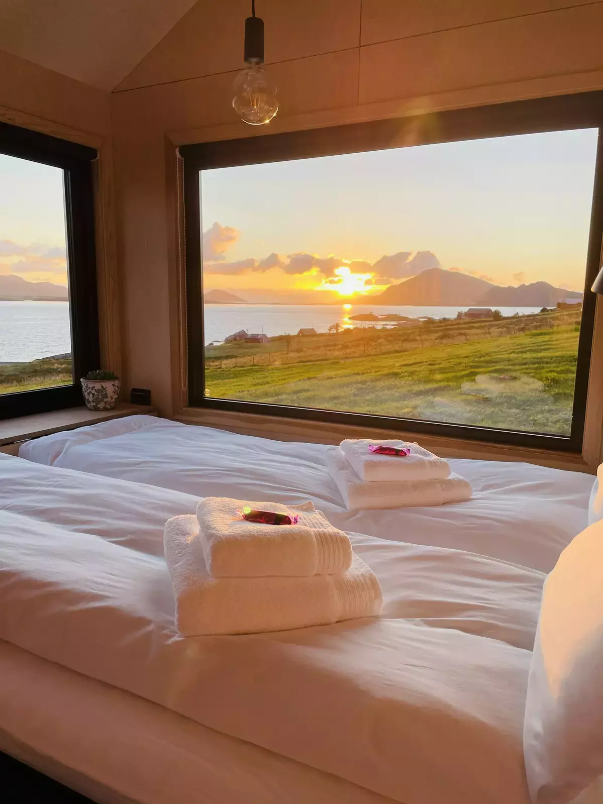 Kattaberget, eksklusivt mikrohus med panoramautsikt over fjord og fjell